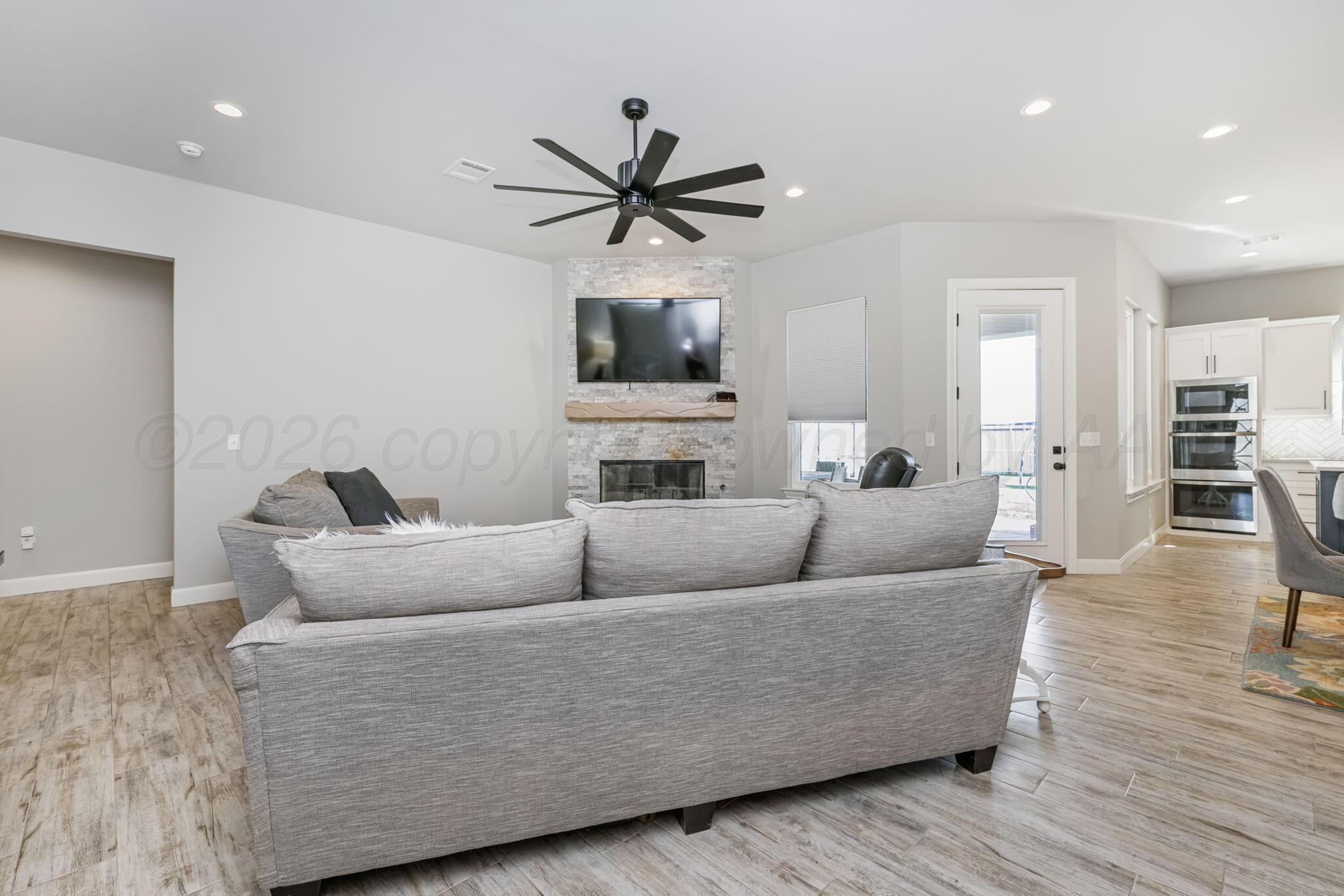 9551 Wimberly Falls Drive Property Photo 4