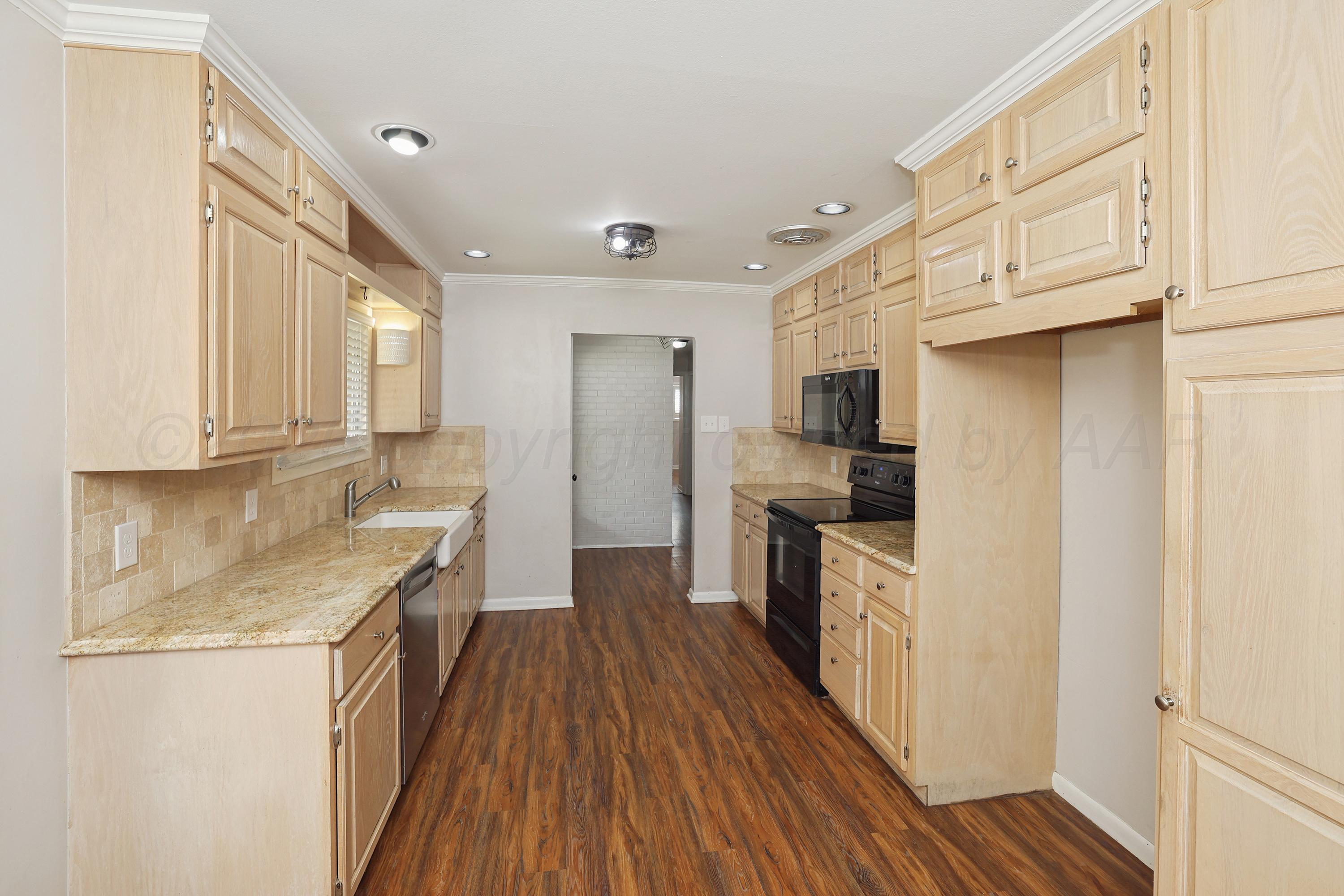 3704 Paramount Property Photo 8