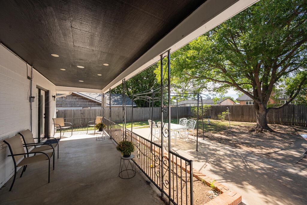 1715 Grape Lane Property Photo 7