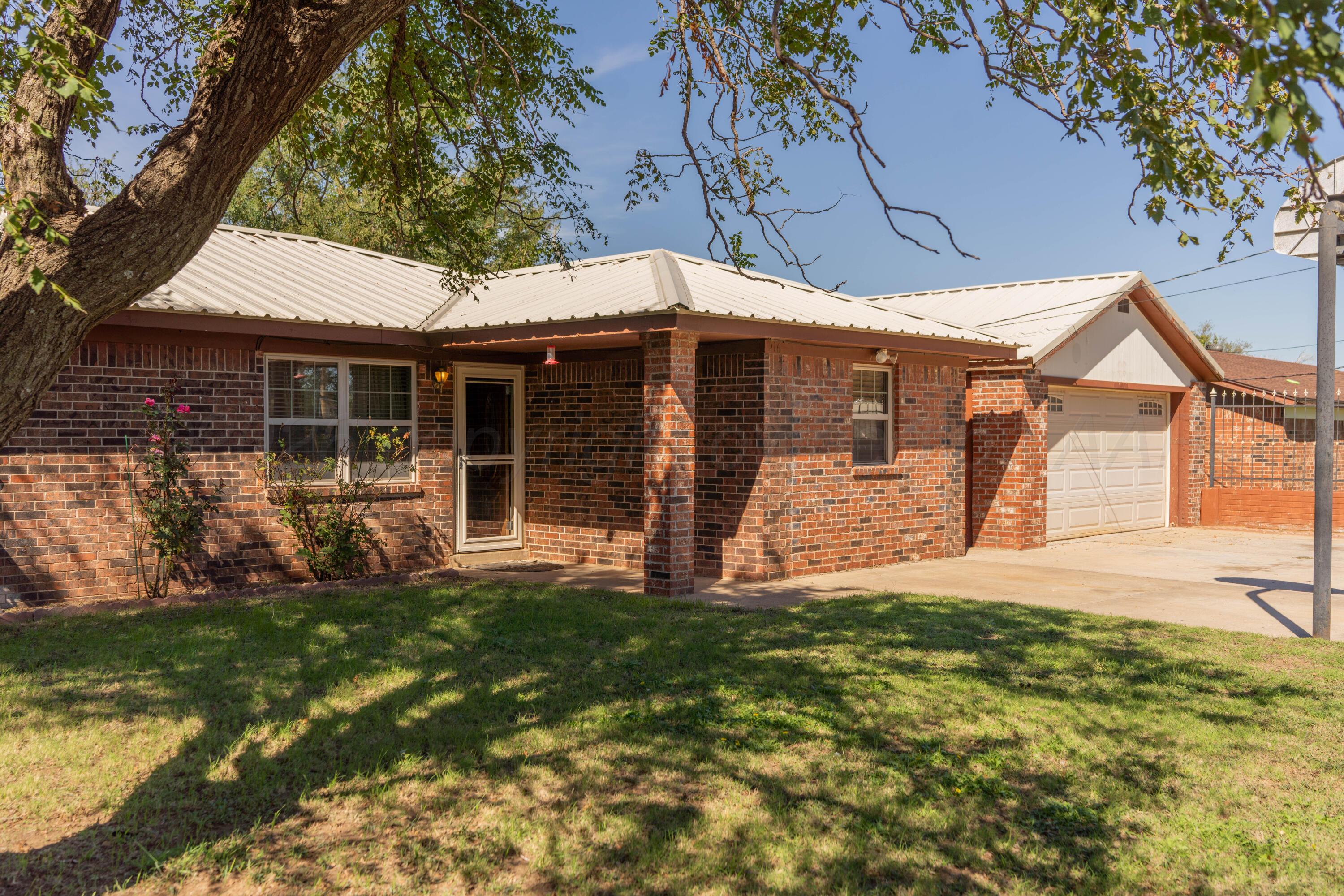 516 S Osage Street Property Photo 4