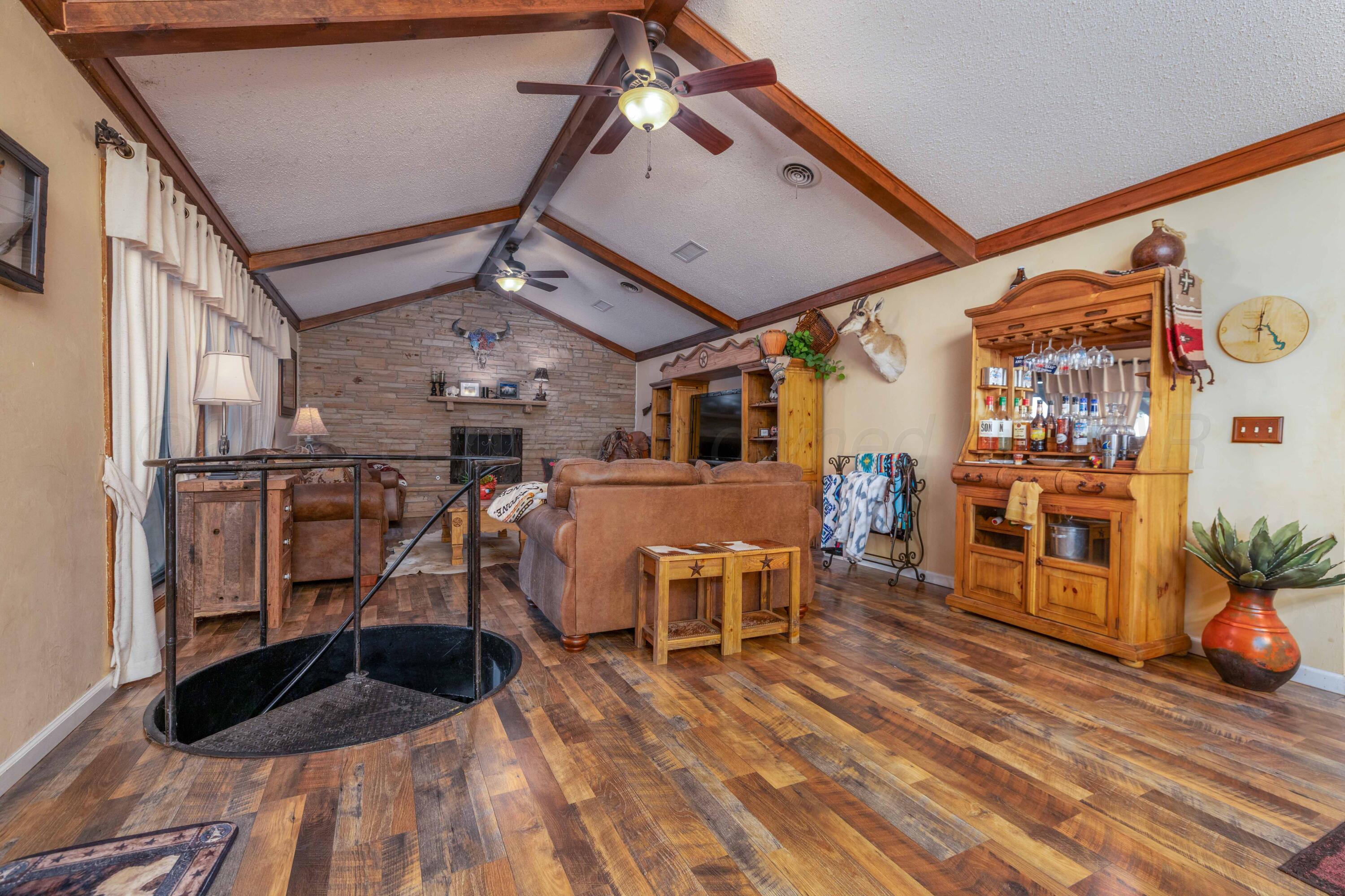 415 N Shore Drive Property Photo 13