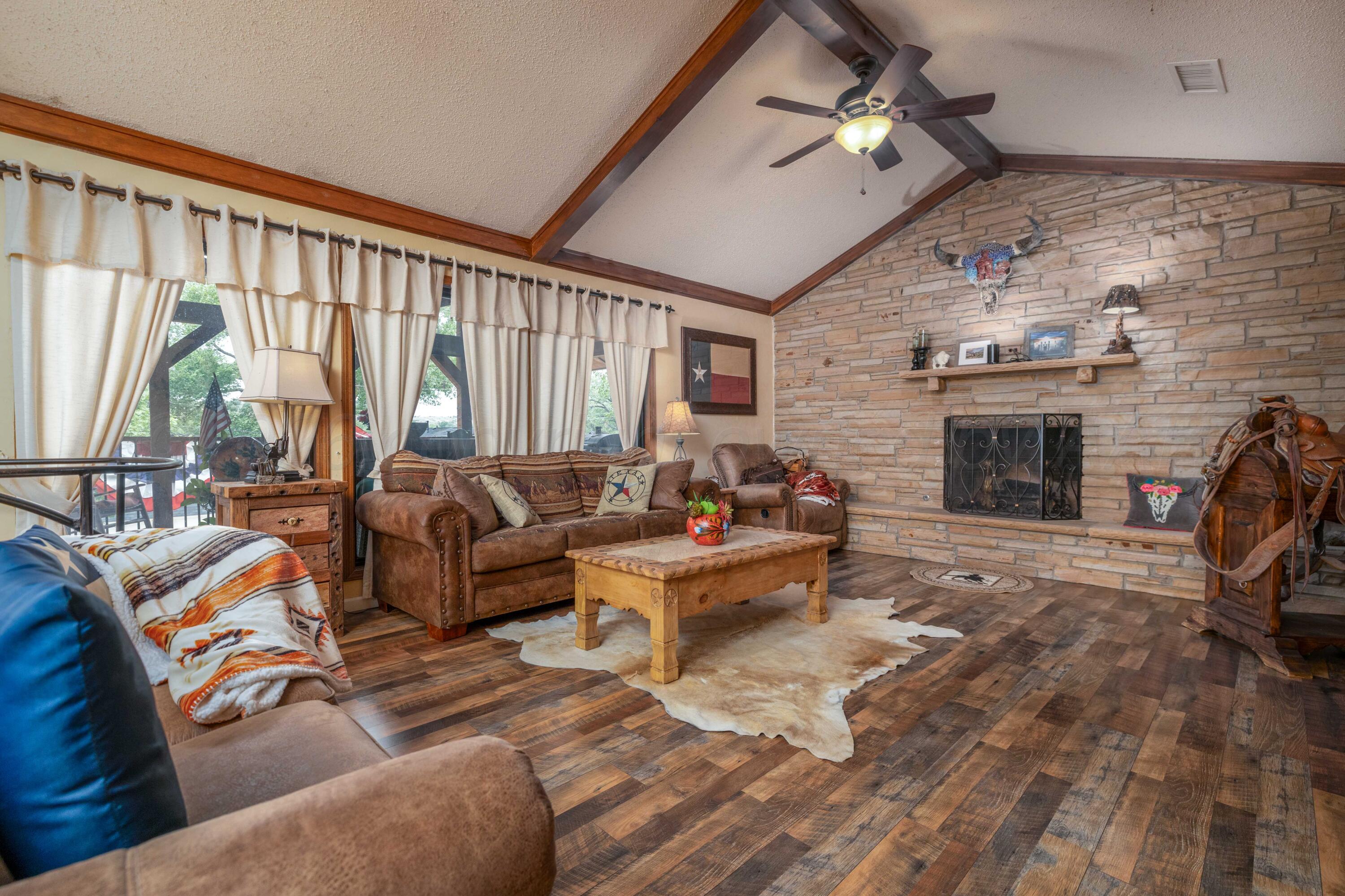 415 N Shore Drive Property Photo 14