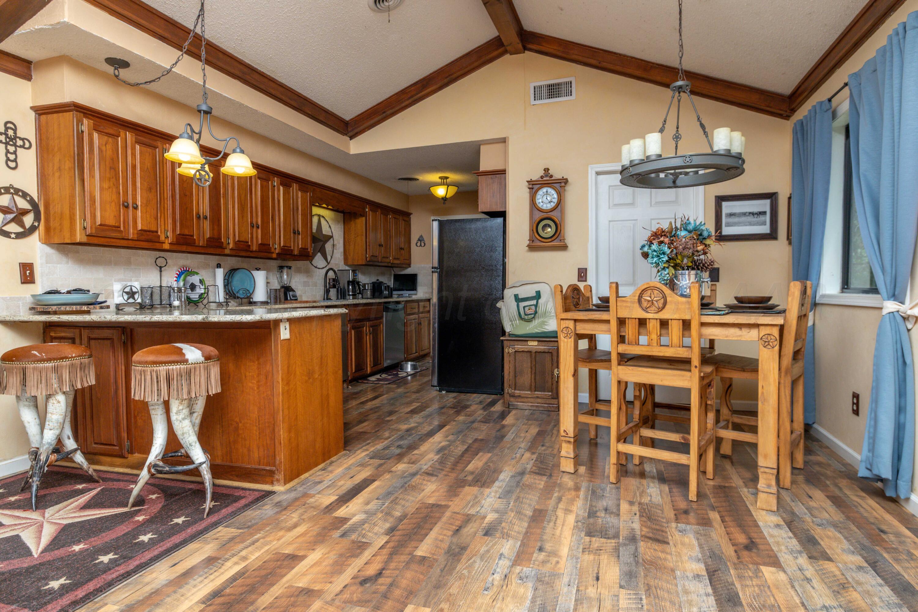 415 N Shore Drive Property Photo 16