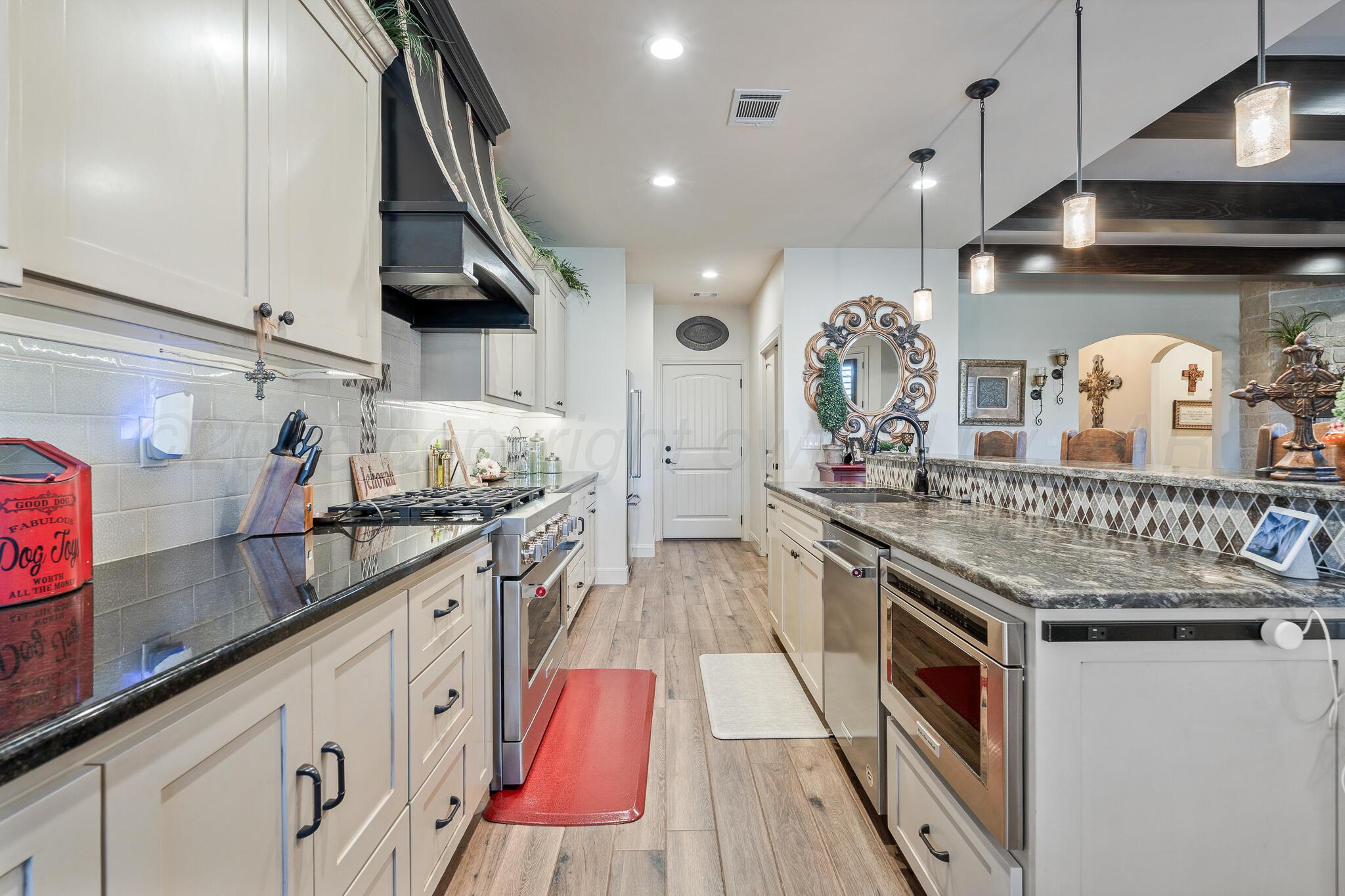 18 Backus Lane Property Photo 7