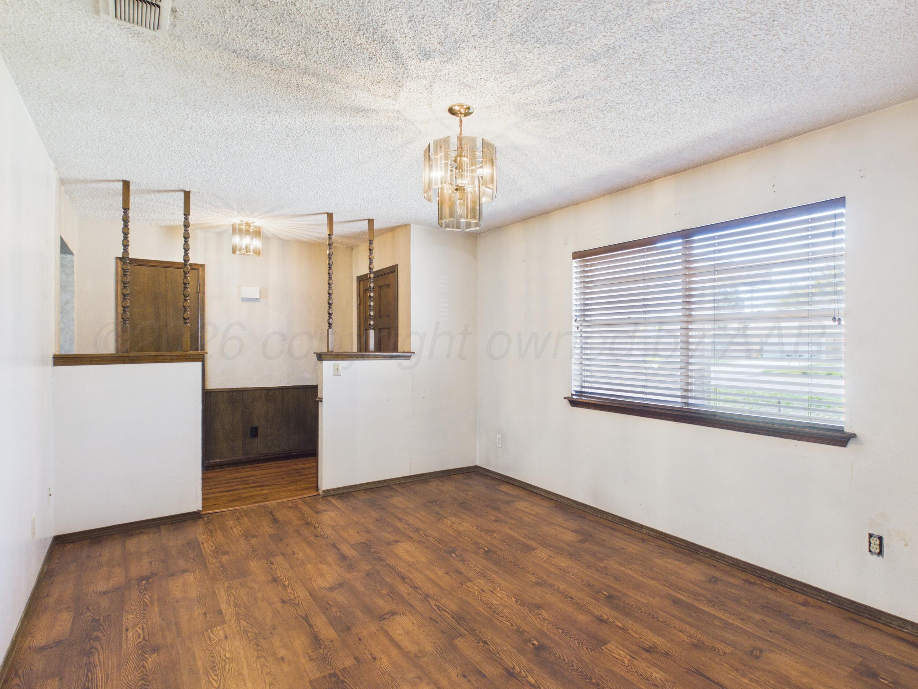 1105 Mills Avenue Property Photo 2