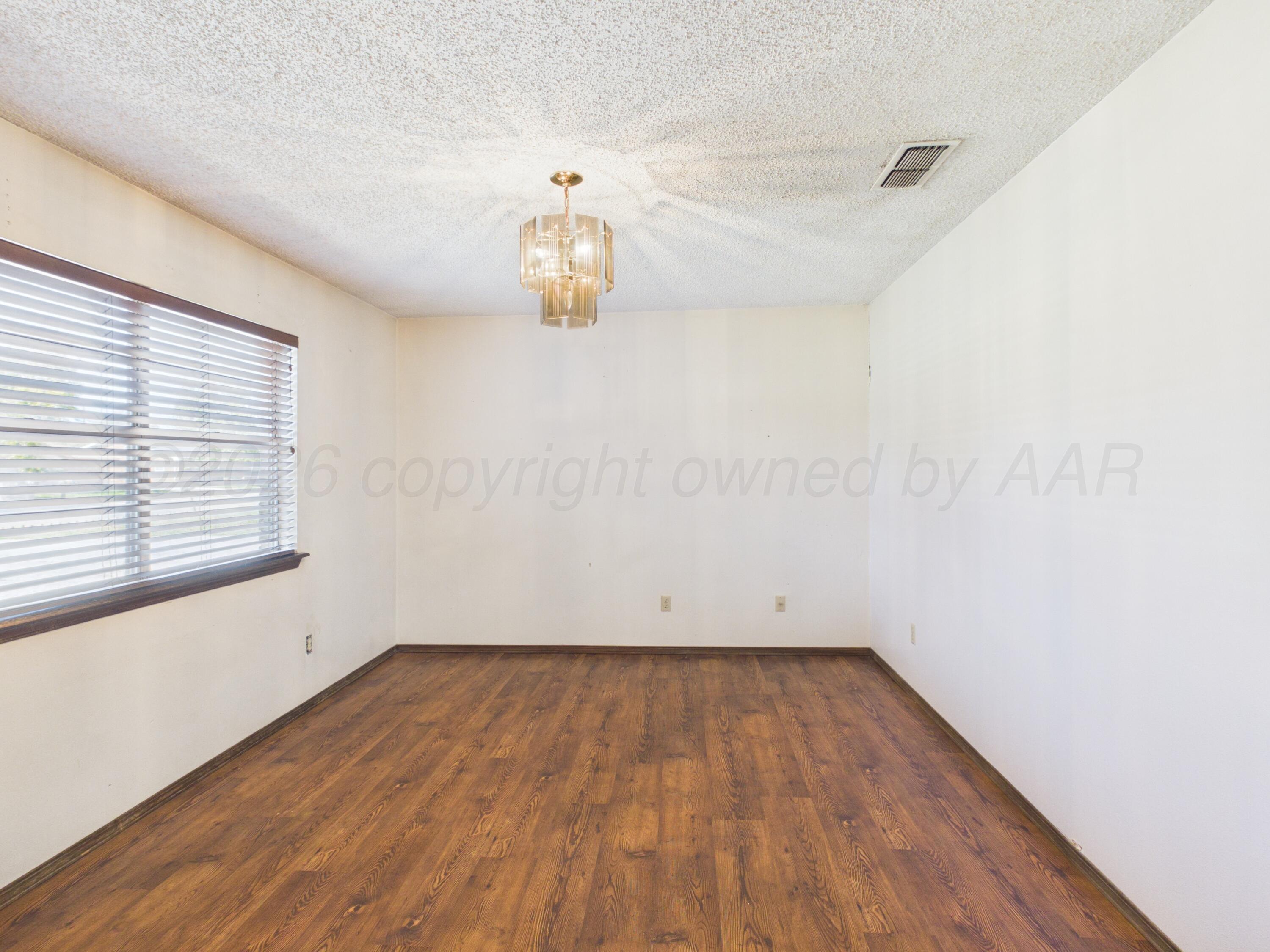 1105 Mills Avenue Property Photo 3