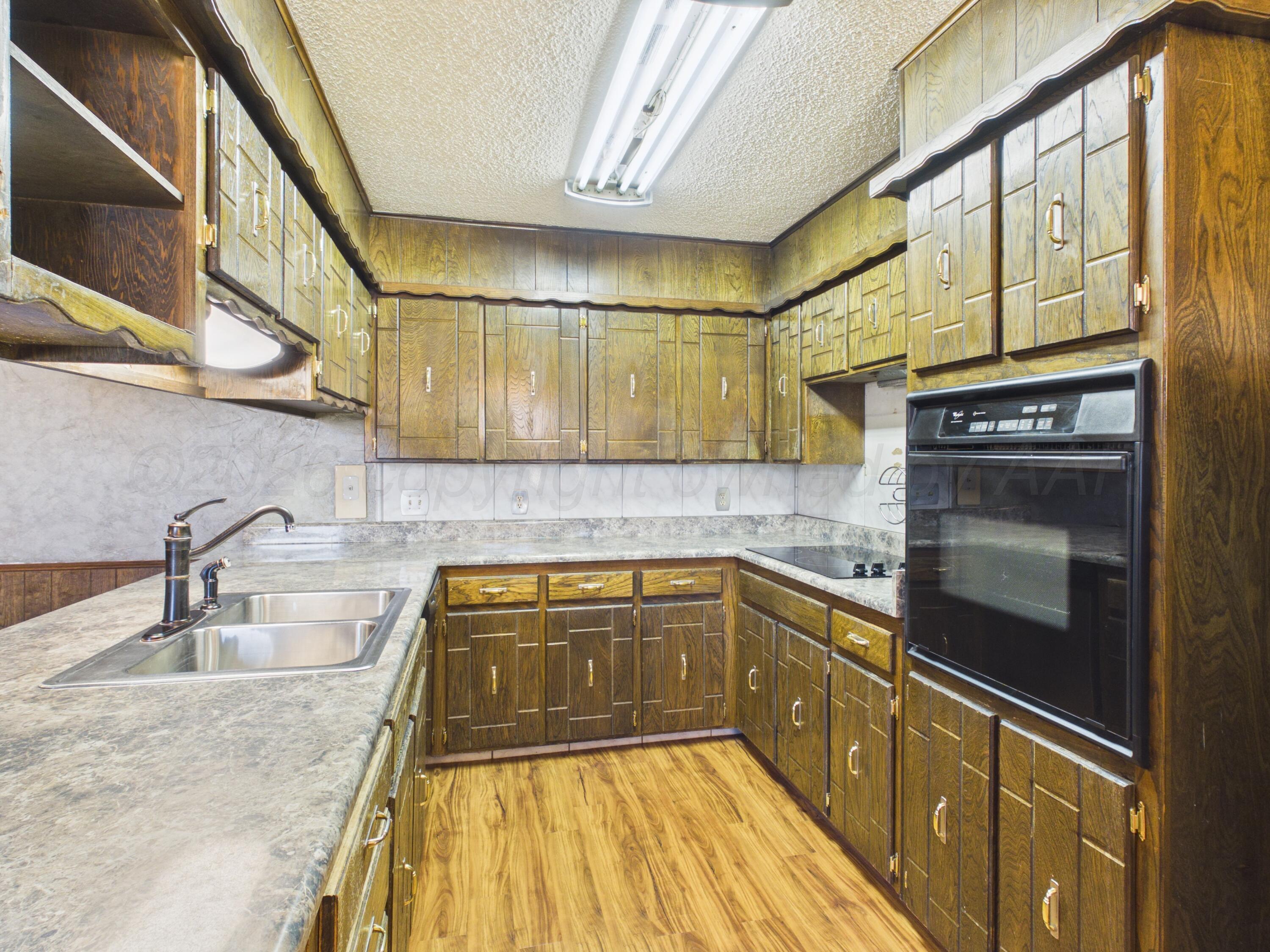 1105 Mills Avenue Property Photo 5