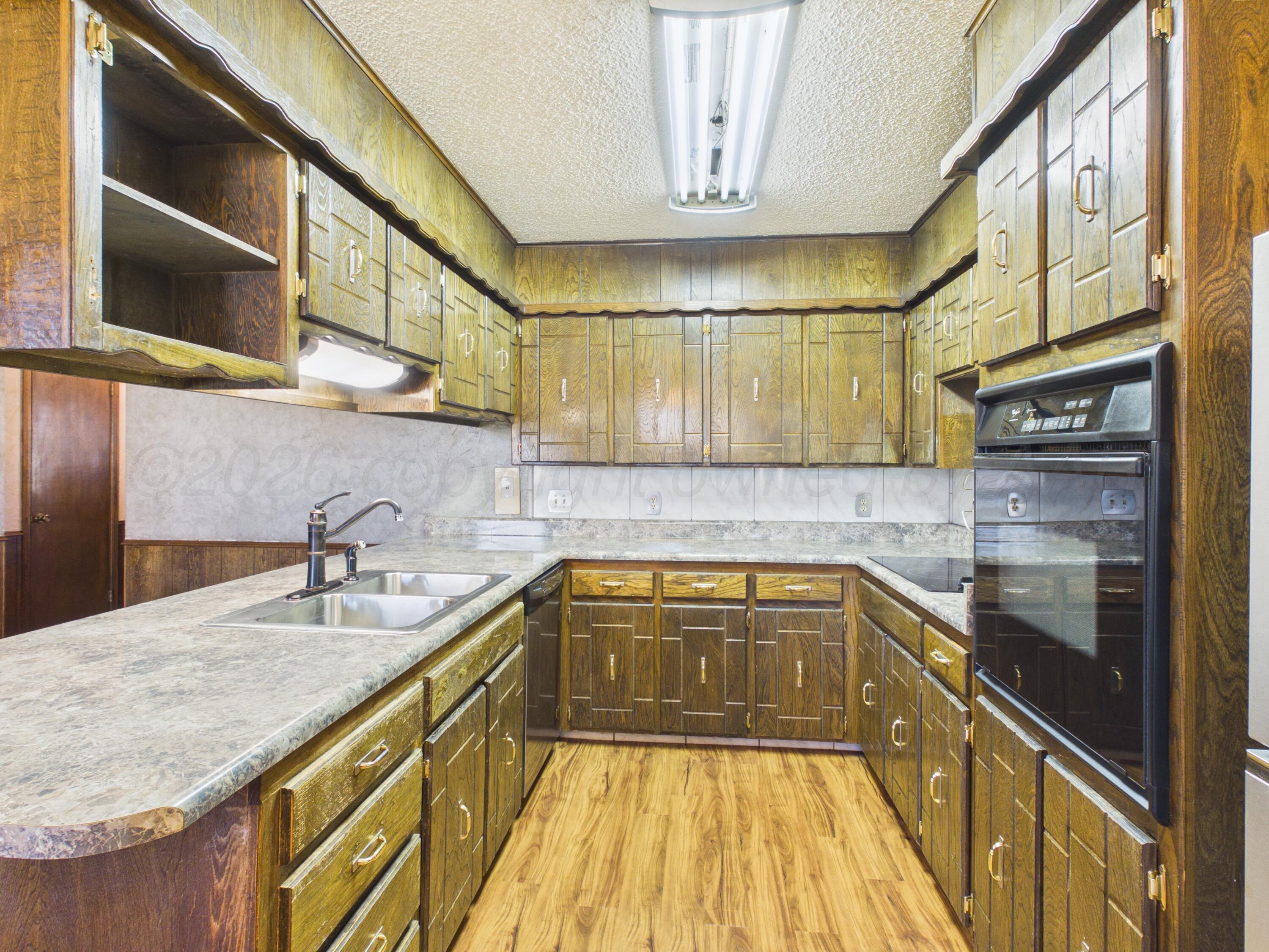 1105 Mills Avenue Property Photo 6