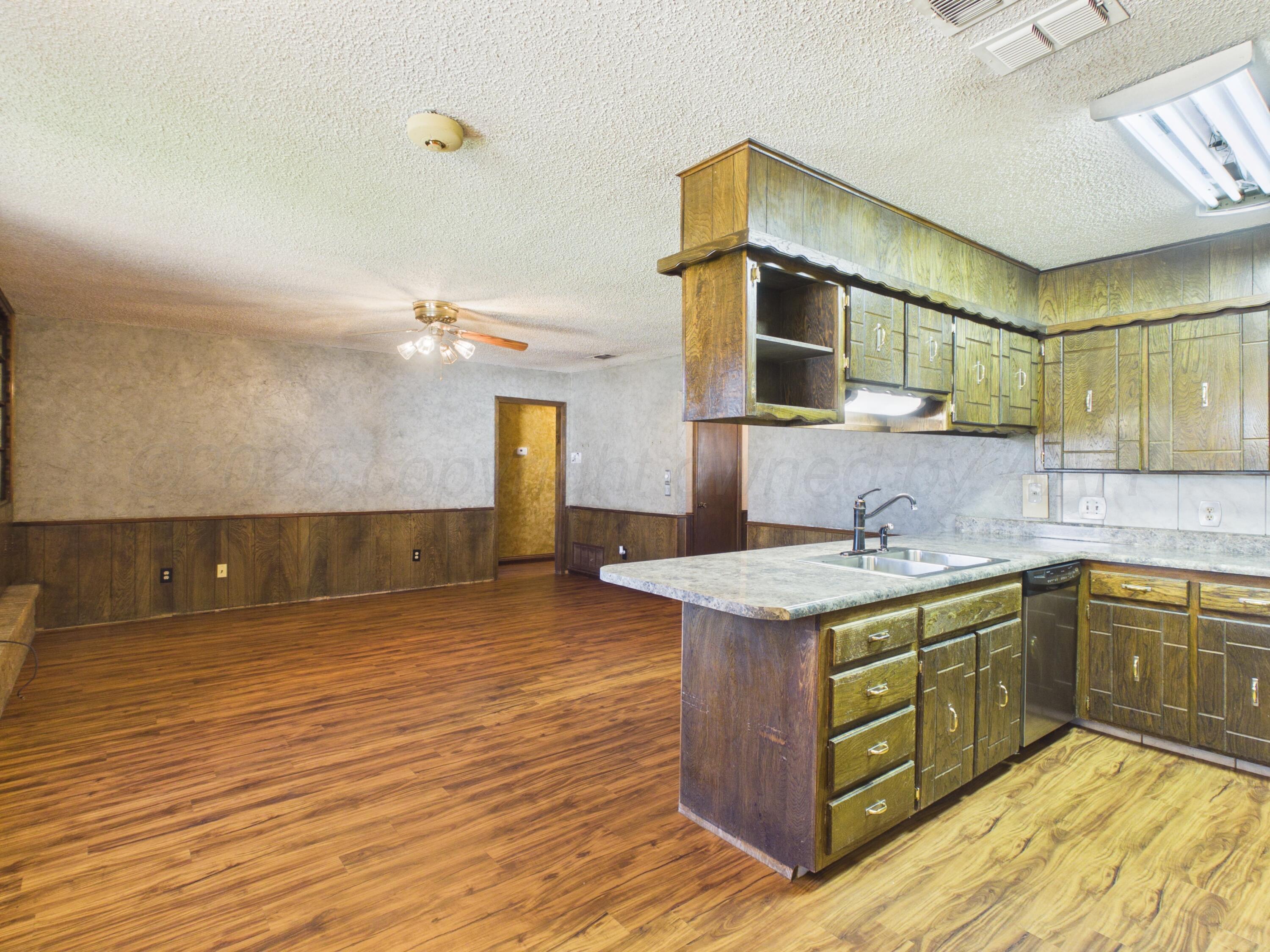 1105 Mills Avenue Property Photo 7