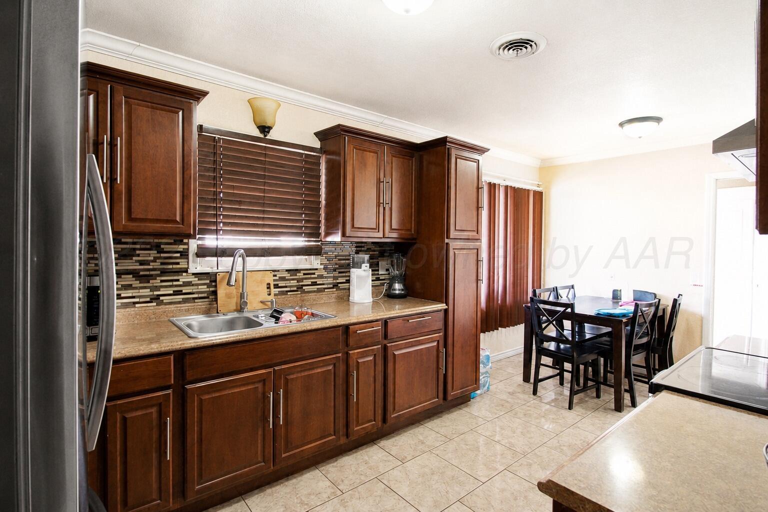 413 Star Street Property Photo 6