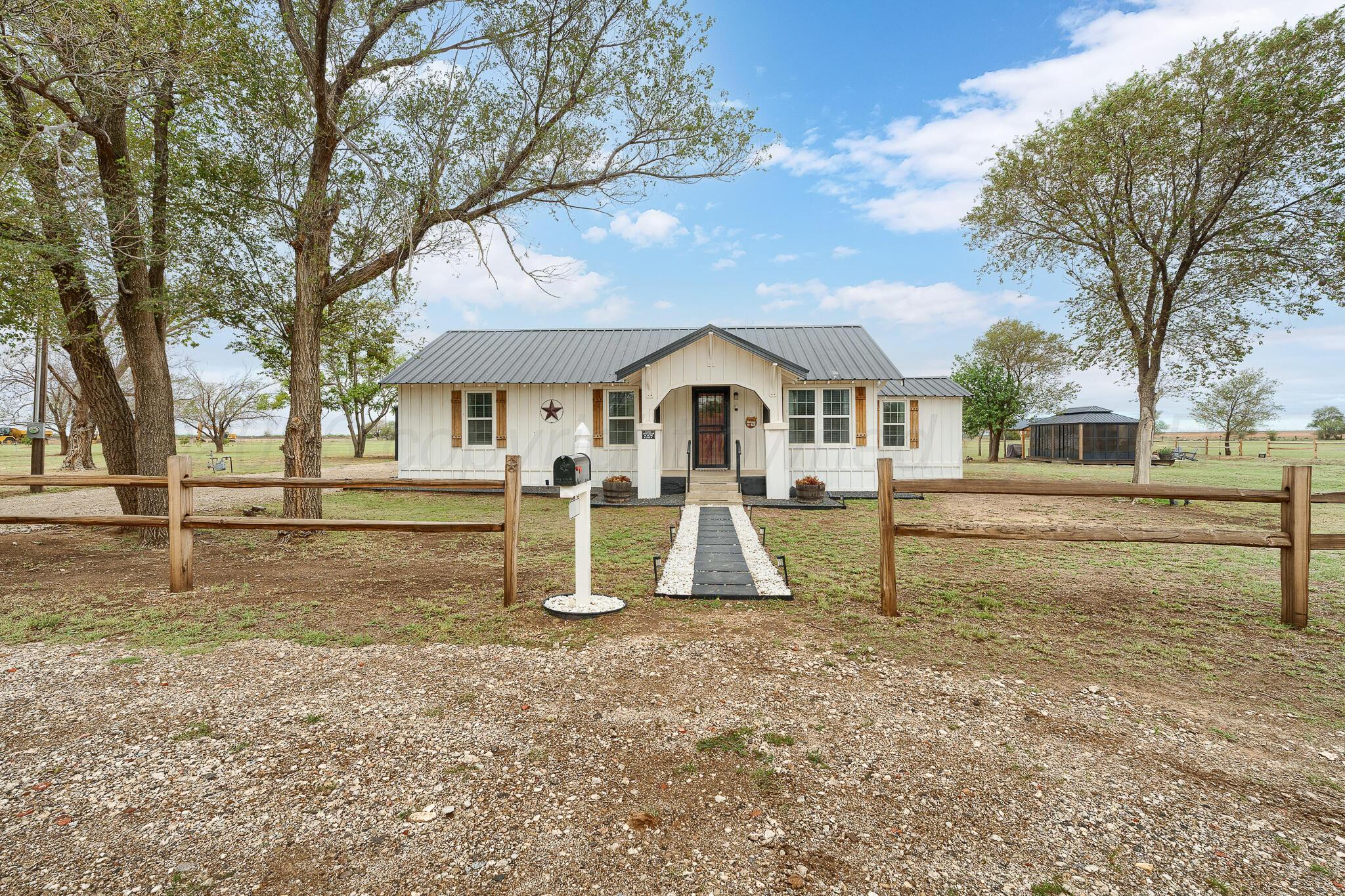 2675 County Road Ll Property Photo 4