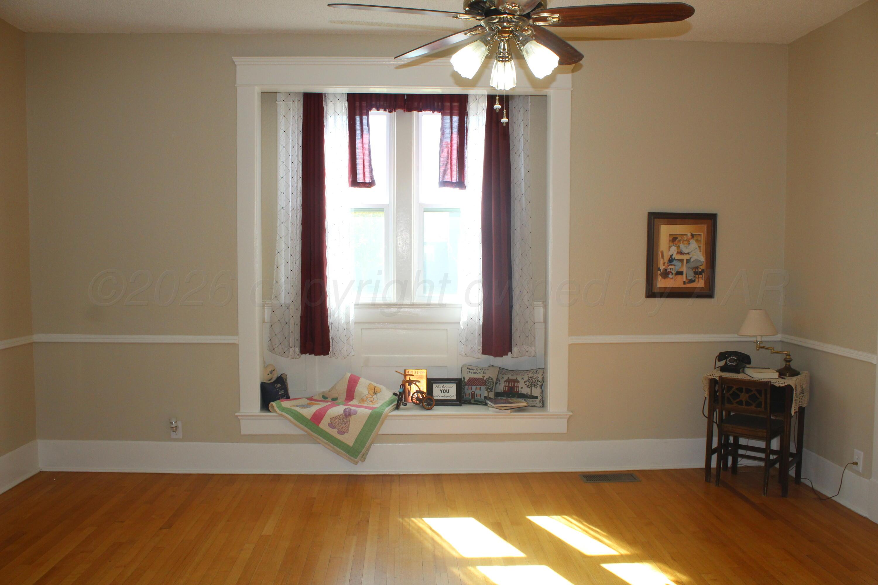 603 E 5th Street Property Photo 4