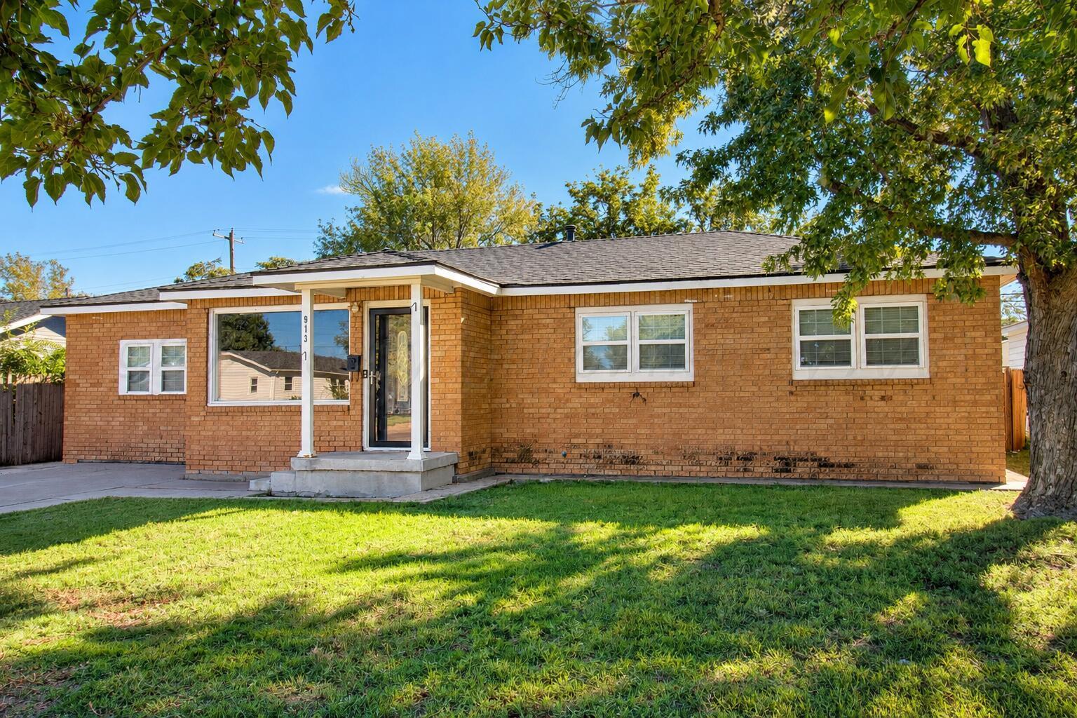 913 E 8th Street Property Photo 1
