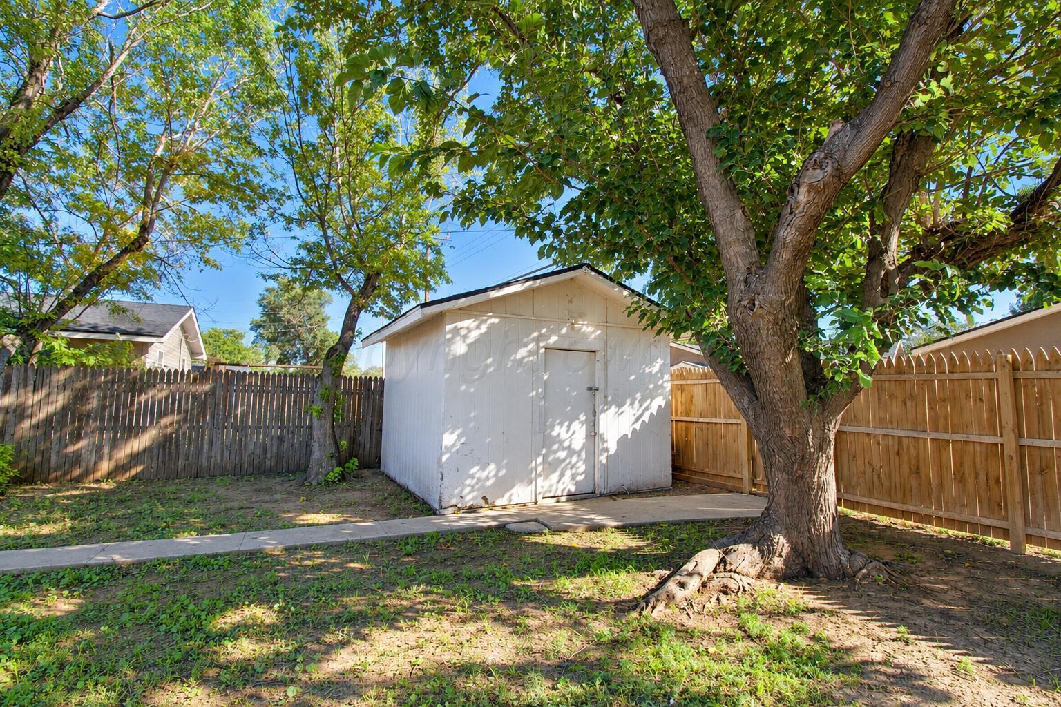 913 E 8th Street Property Photo 19