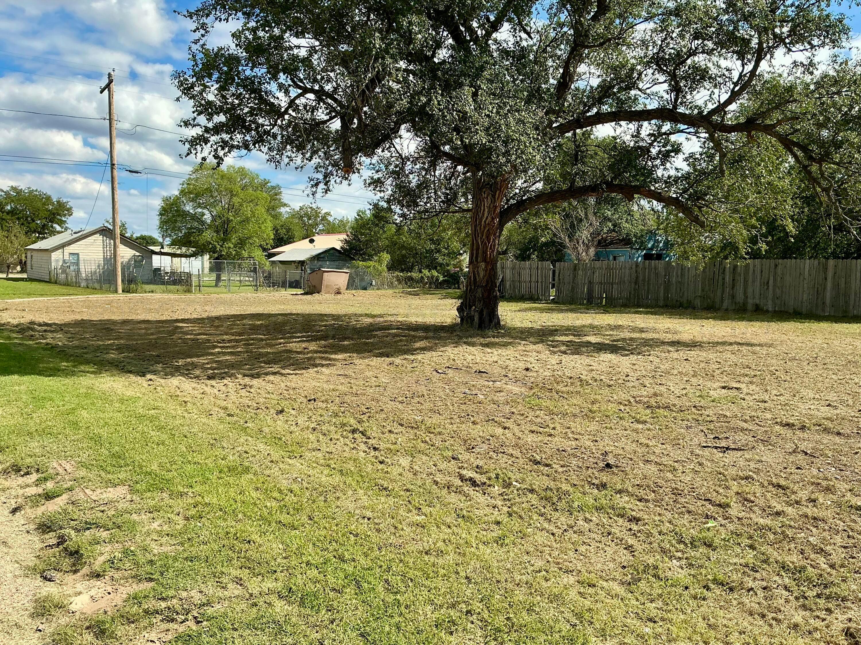 S Williams Avenue Property Photo 3