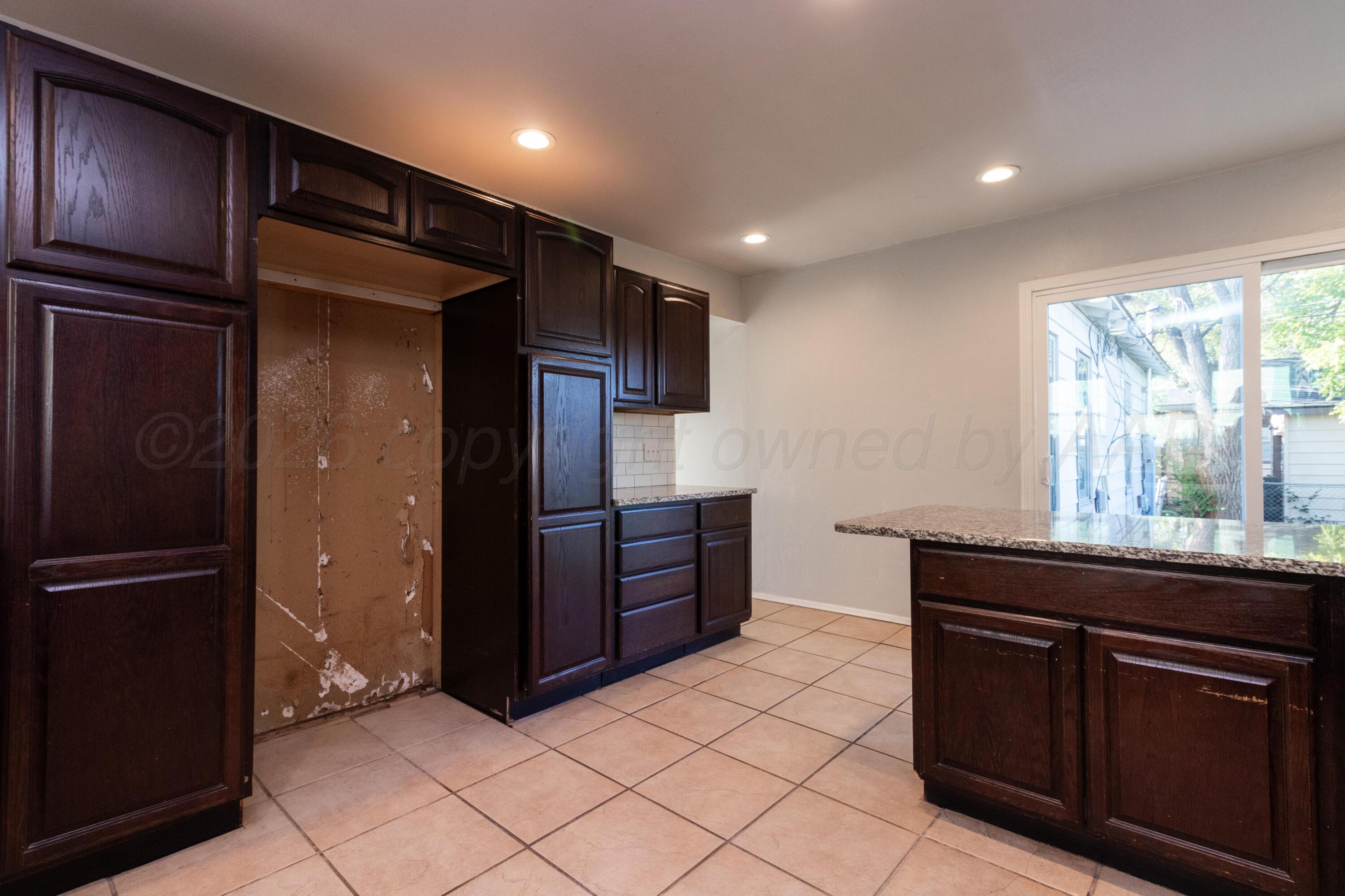4004 S Hughes Street Property Photo 5
