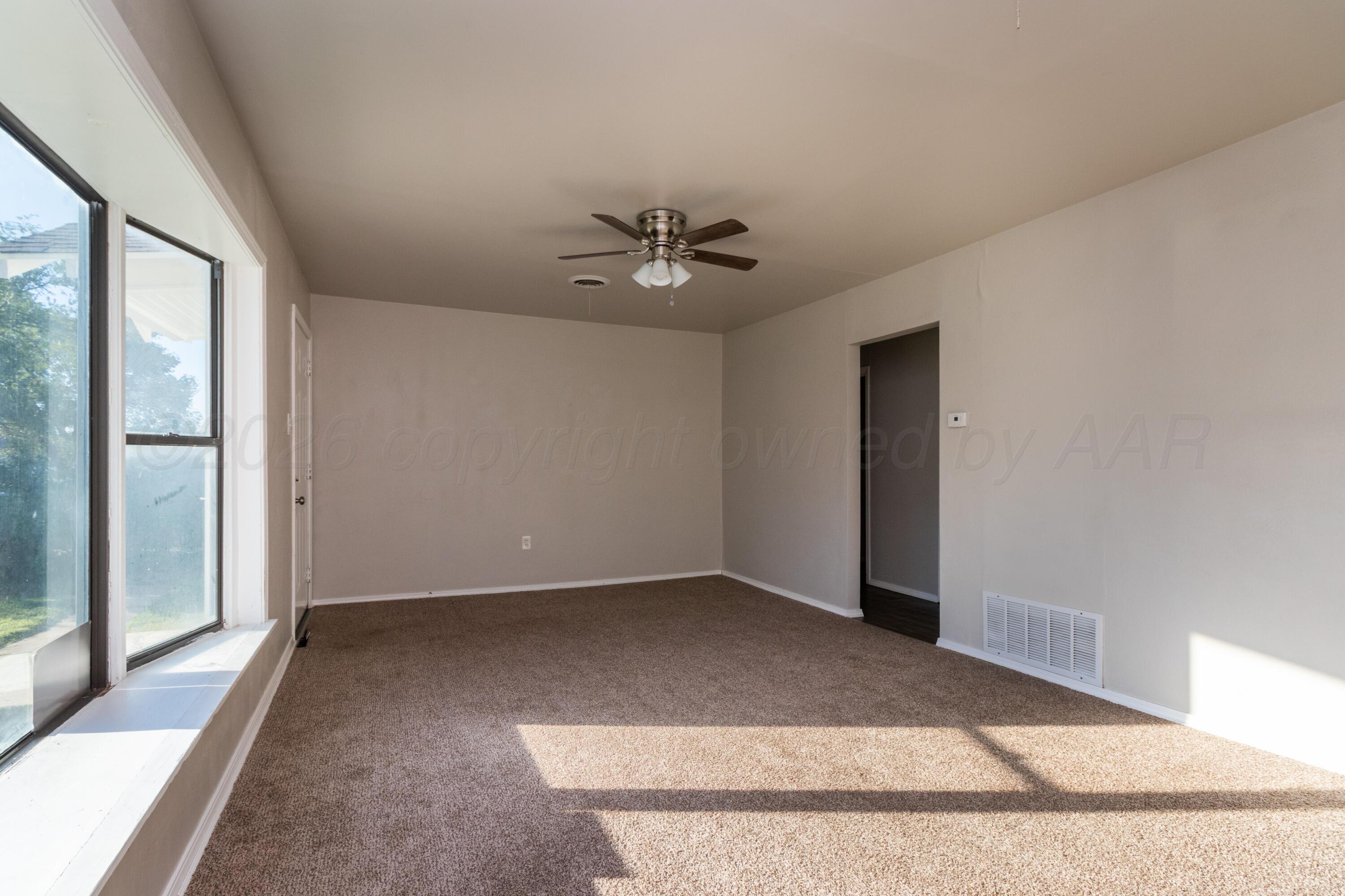4004 S Hughes Street Property Photo 8