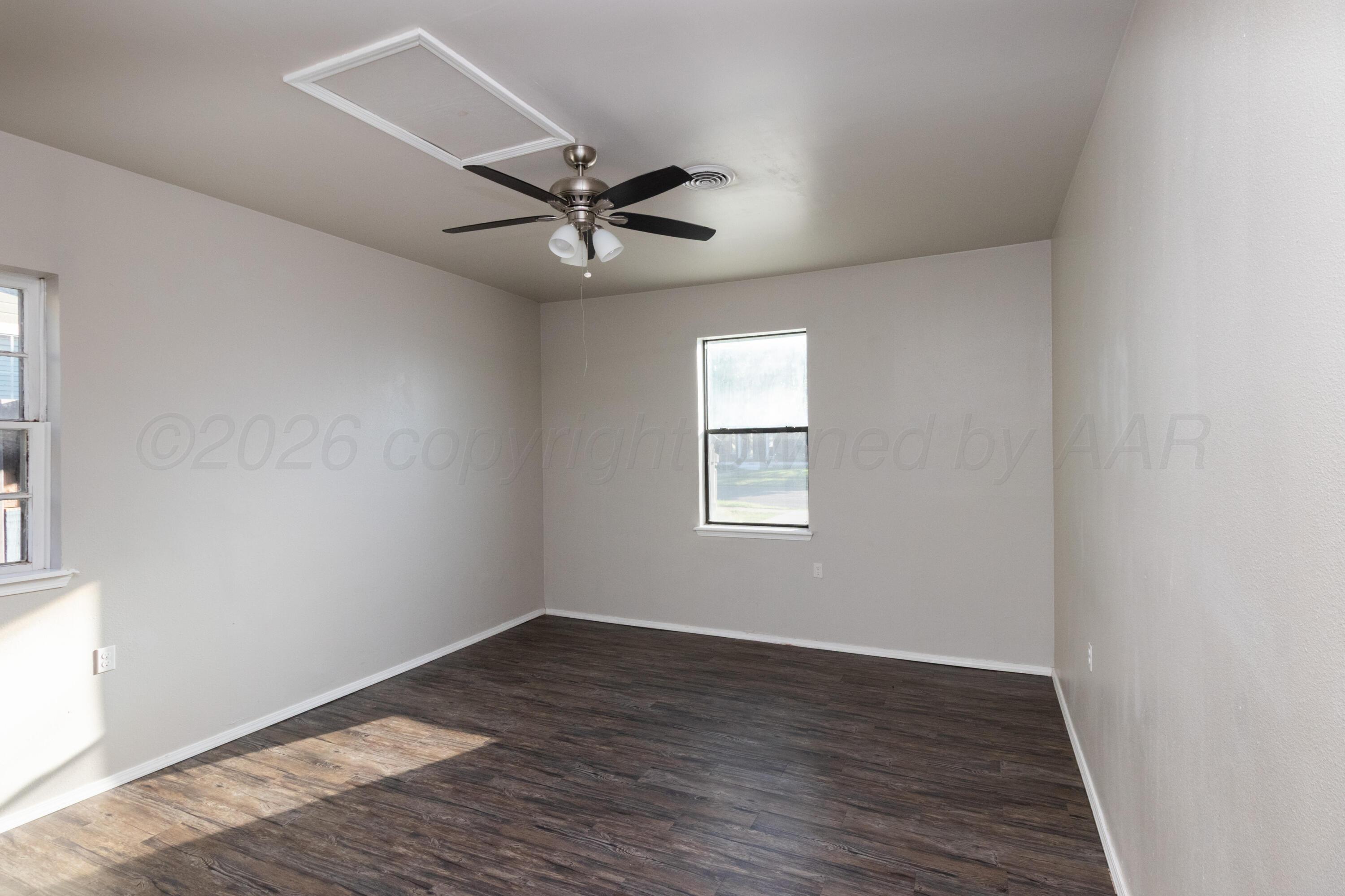 4004 S Hughes Street Property Photo 10