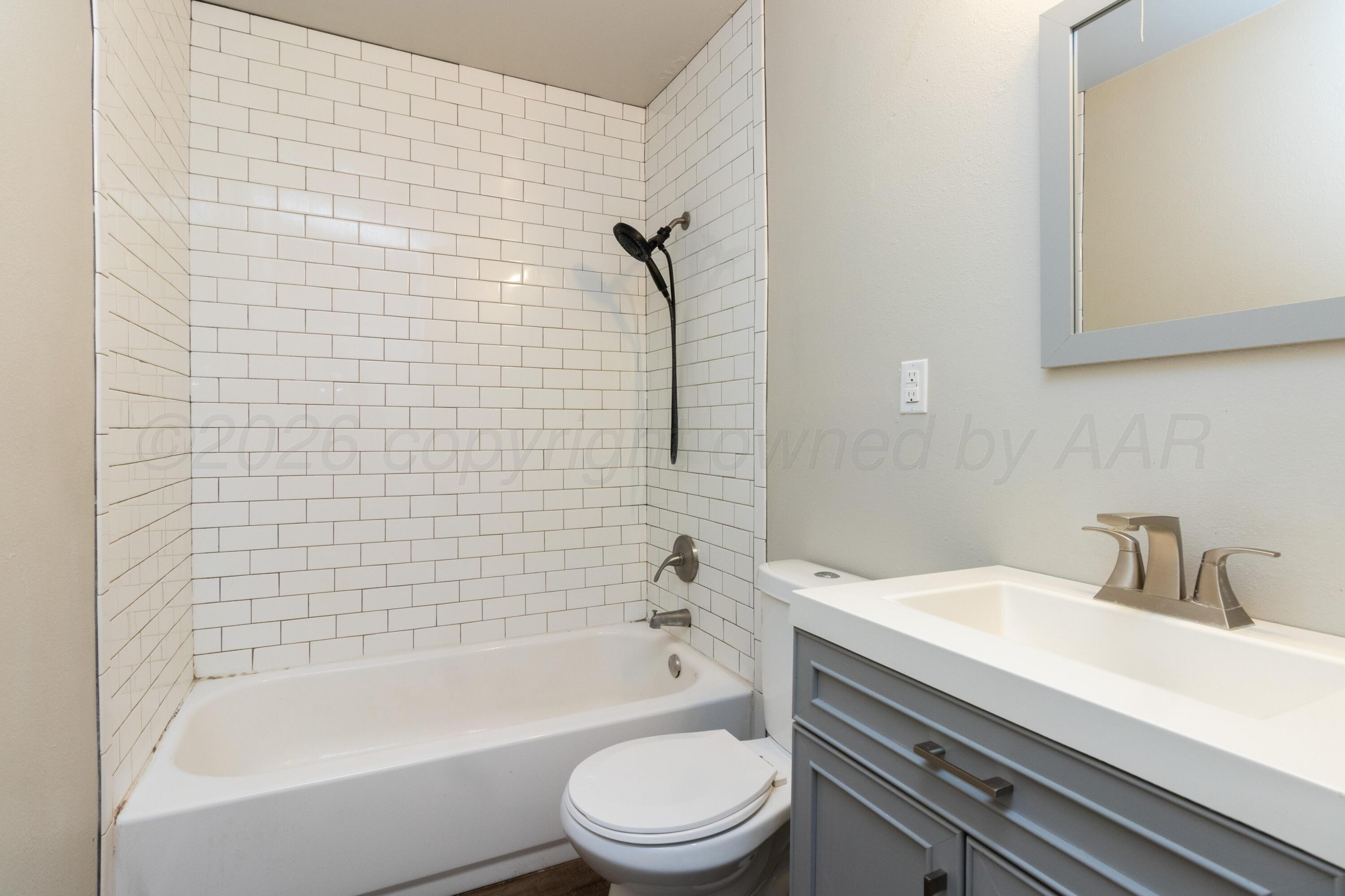 4004 S Hughes Street Property Photo 11
