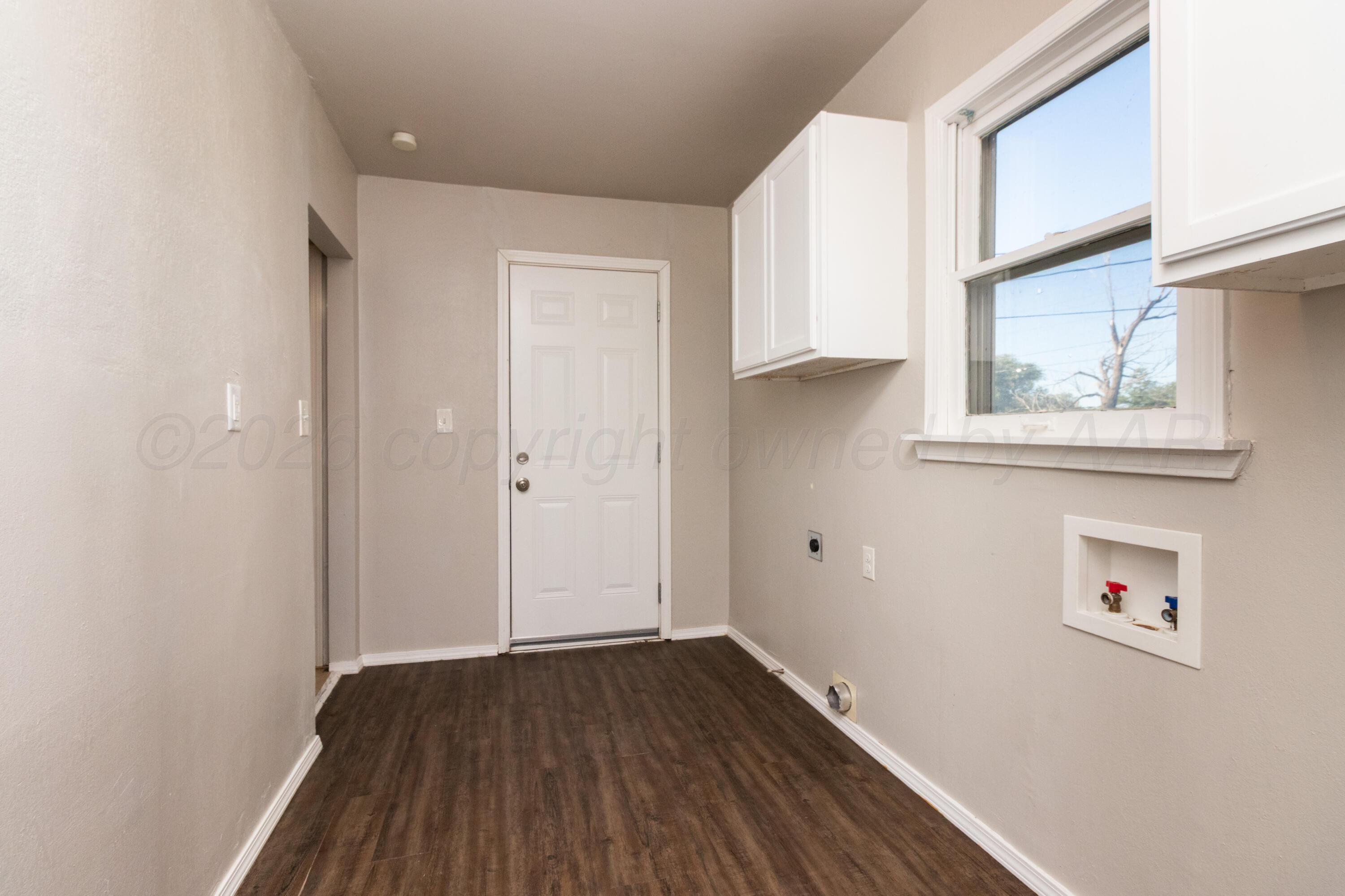 4004 S Hughes Street Property Photo 15
