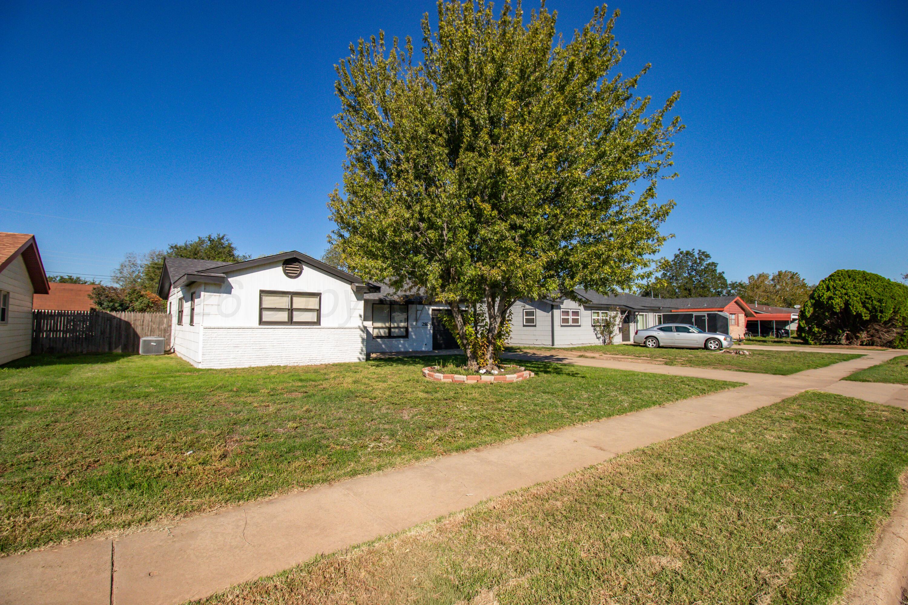 2926 Dunaway Street Property Photo 3