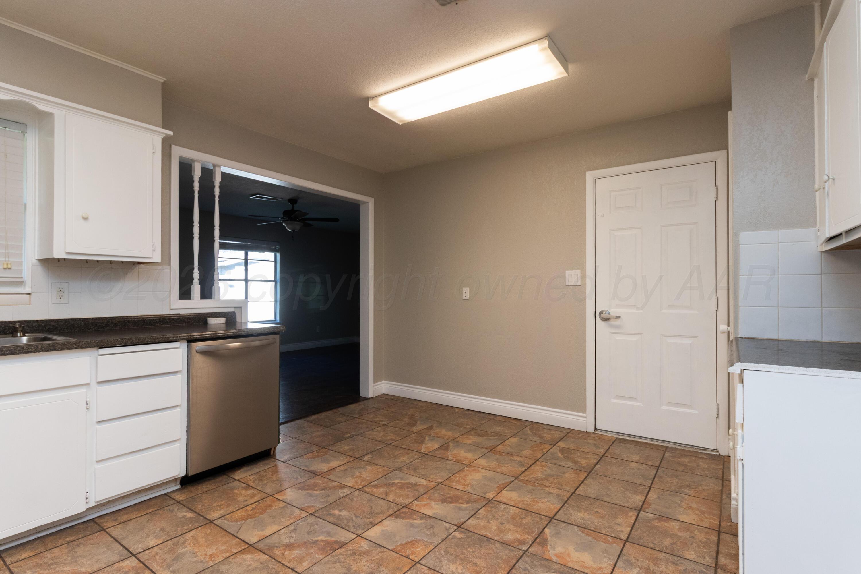 2926 Dunaway Street Property Photo 7