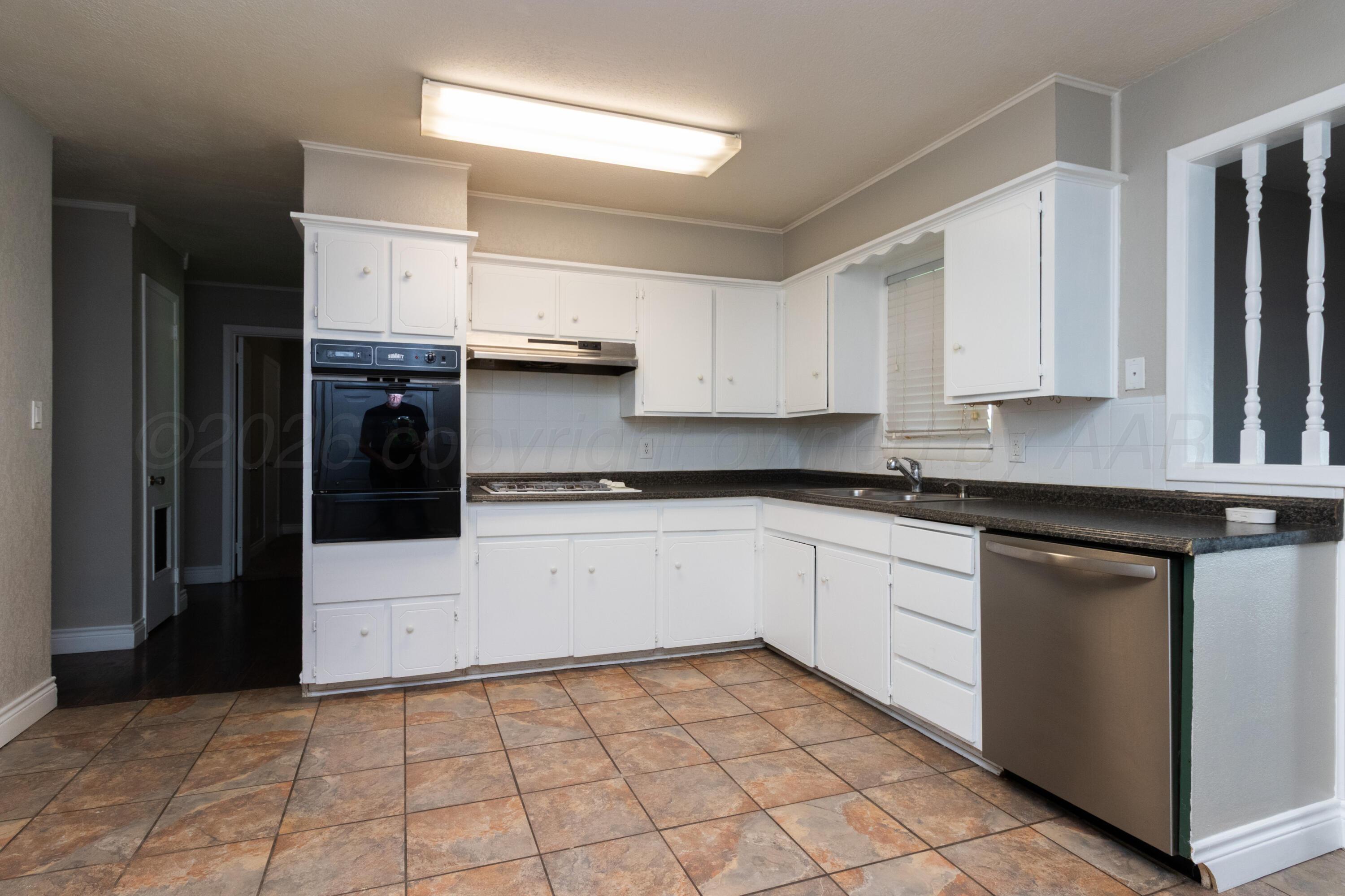 2926 Dunaway Street Property Photo 8
