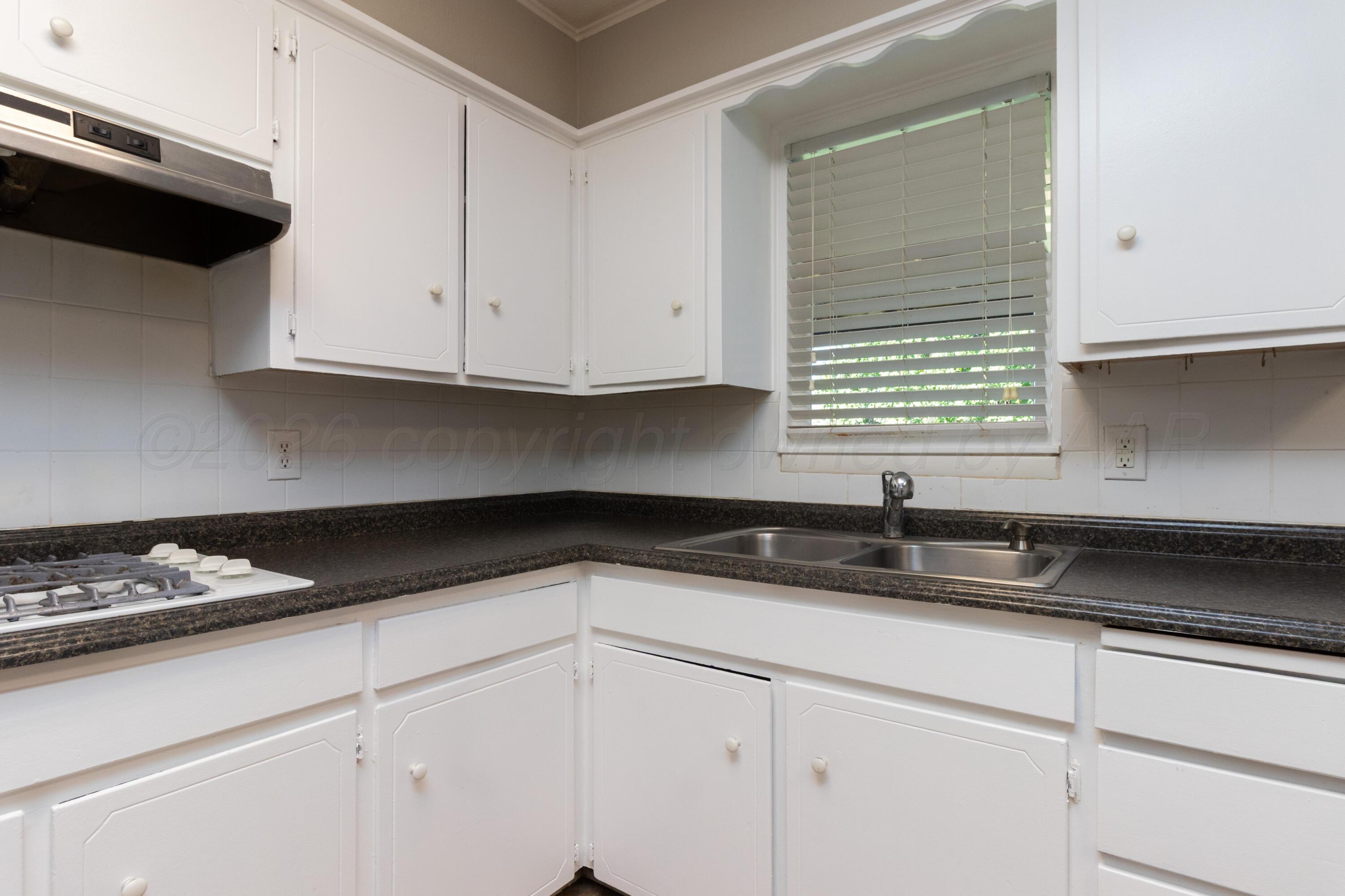 2926 Dunaway Street Property Photo 9