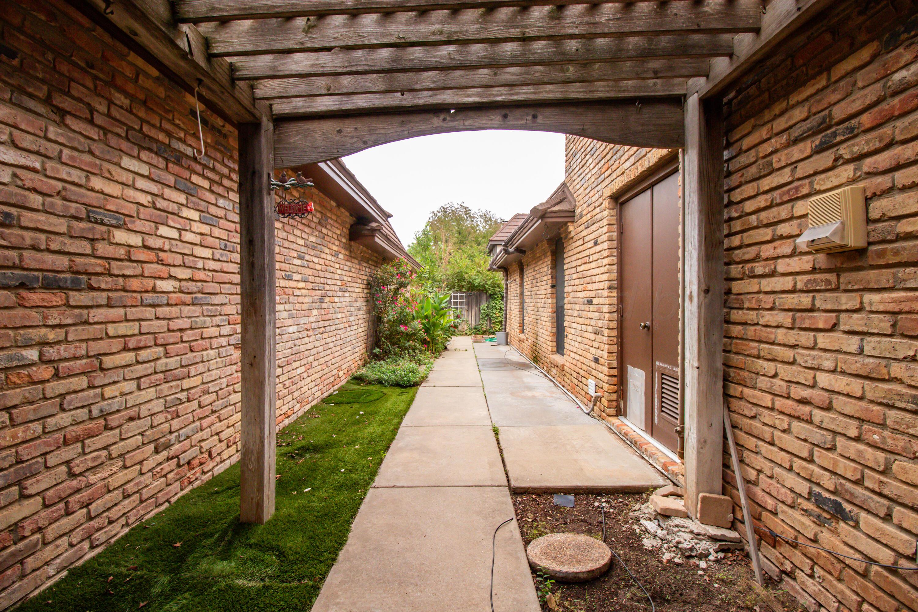 17 Quadrille Street Property Photo 38