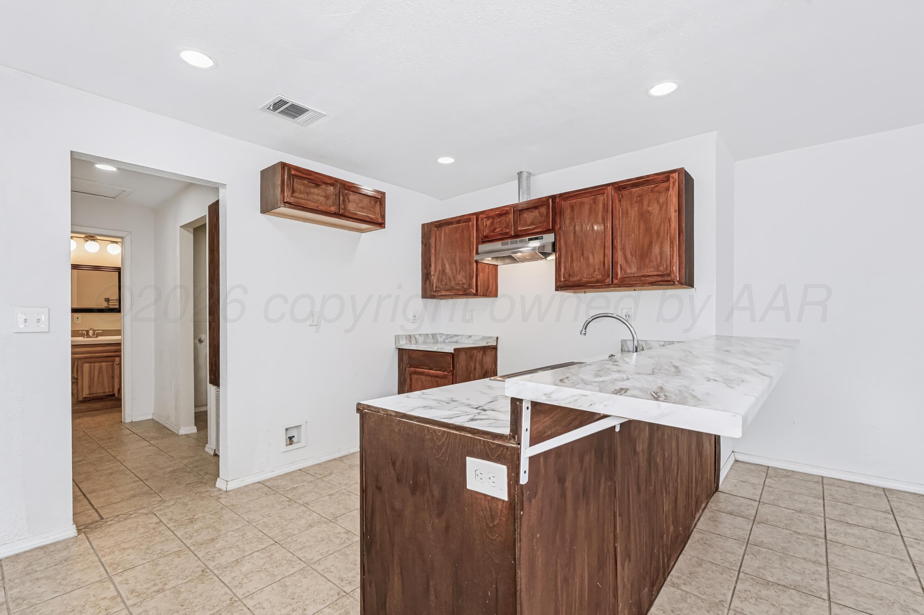 719 N Williams Street Property Photo 9