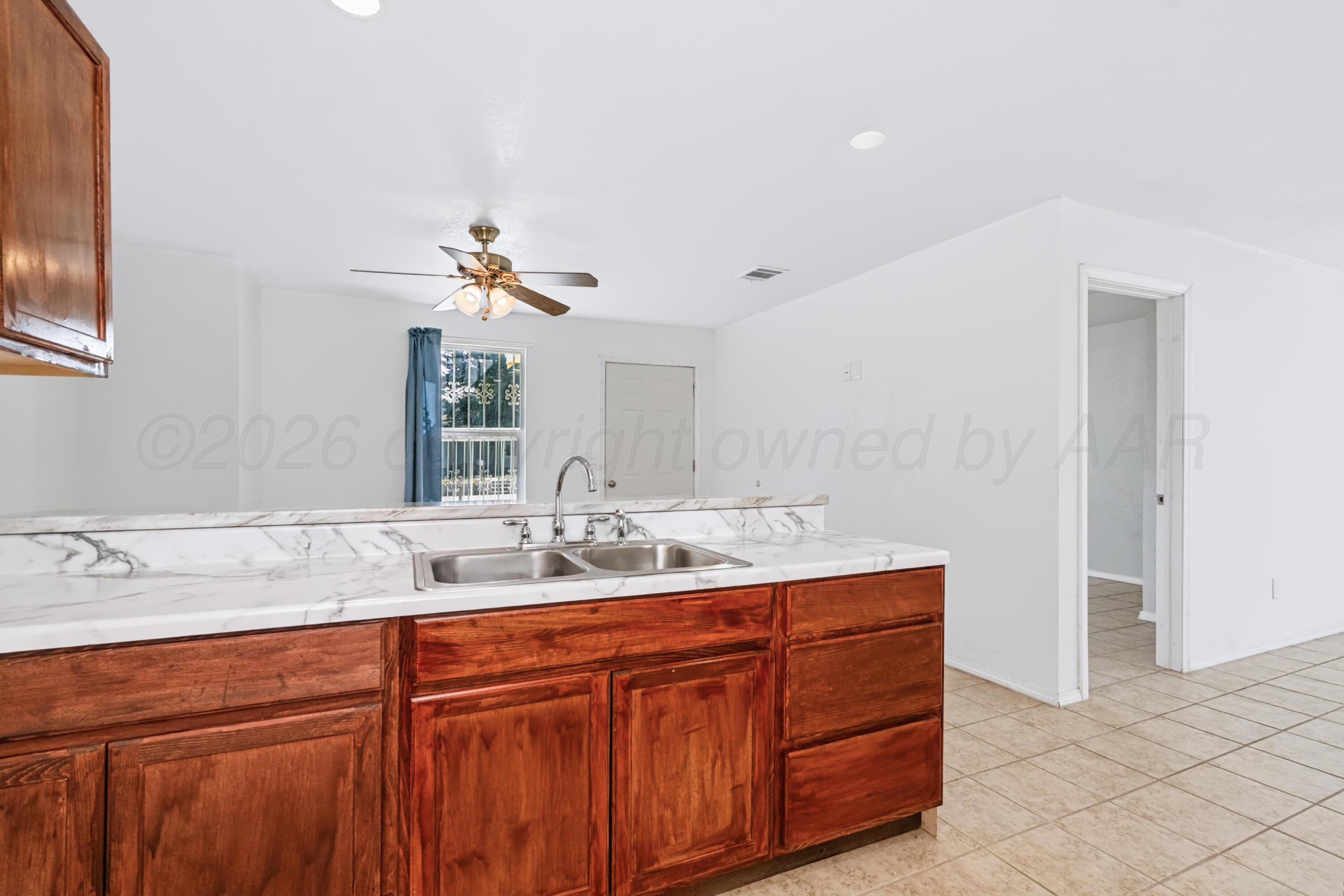 719 N Williams Street Property Photo 11