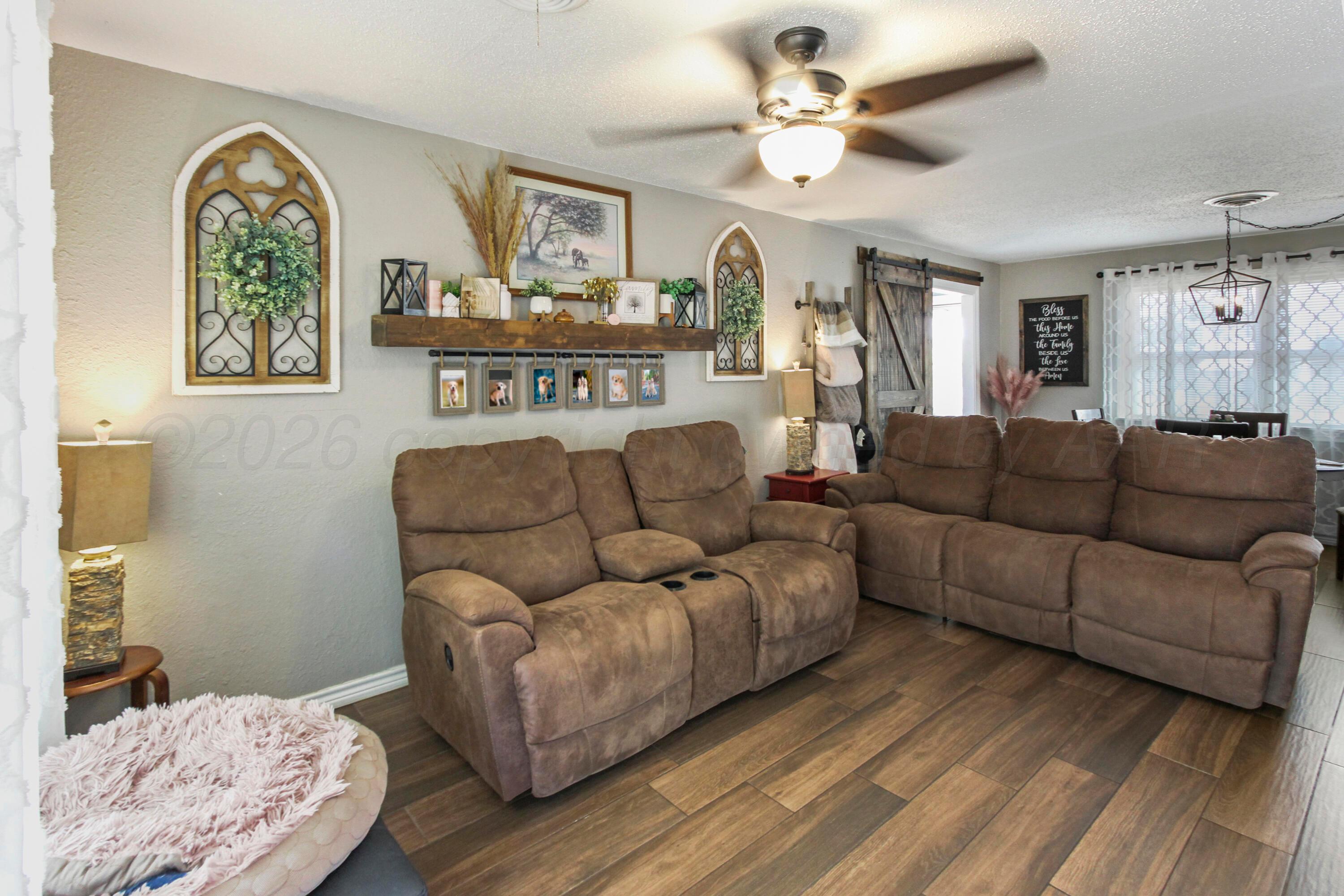 306 S Austin Street Property Photo 2