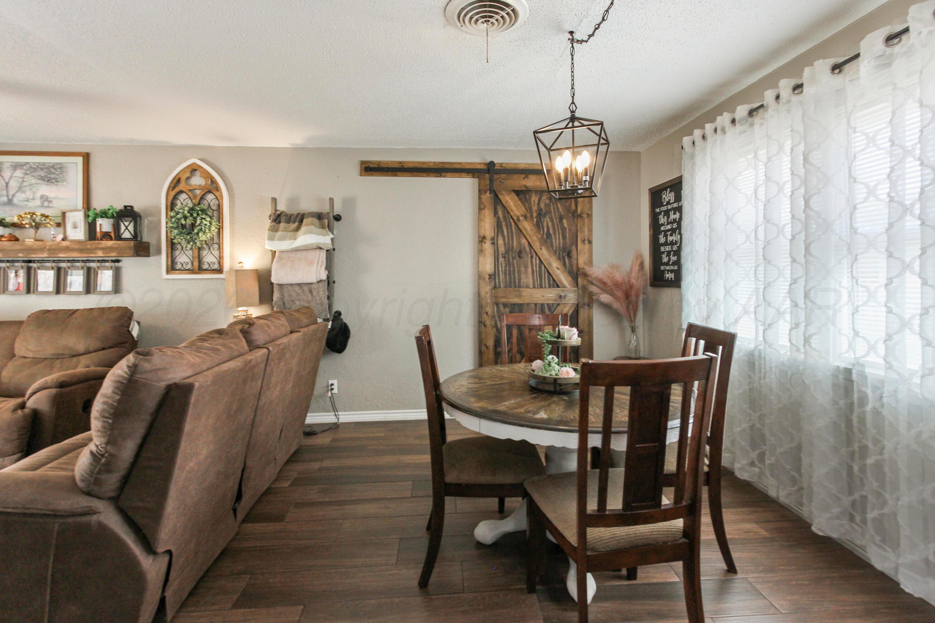 306 S Austin Street Property Photo 4