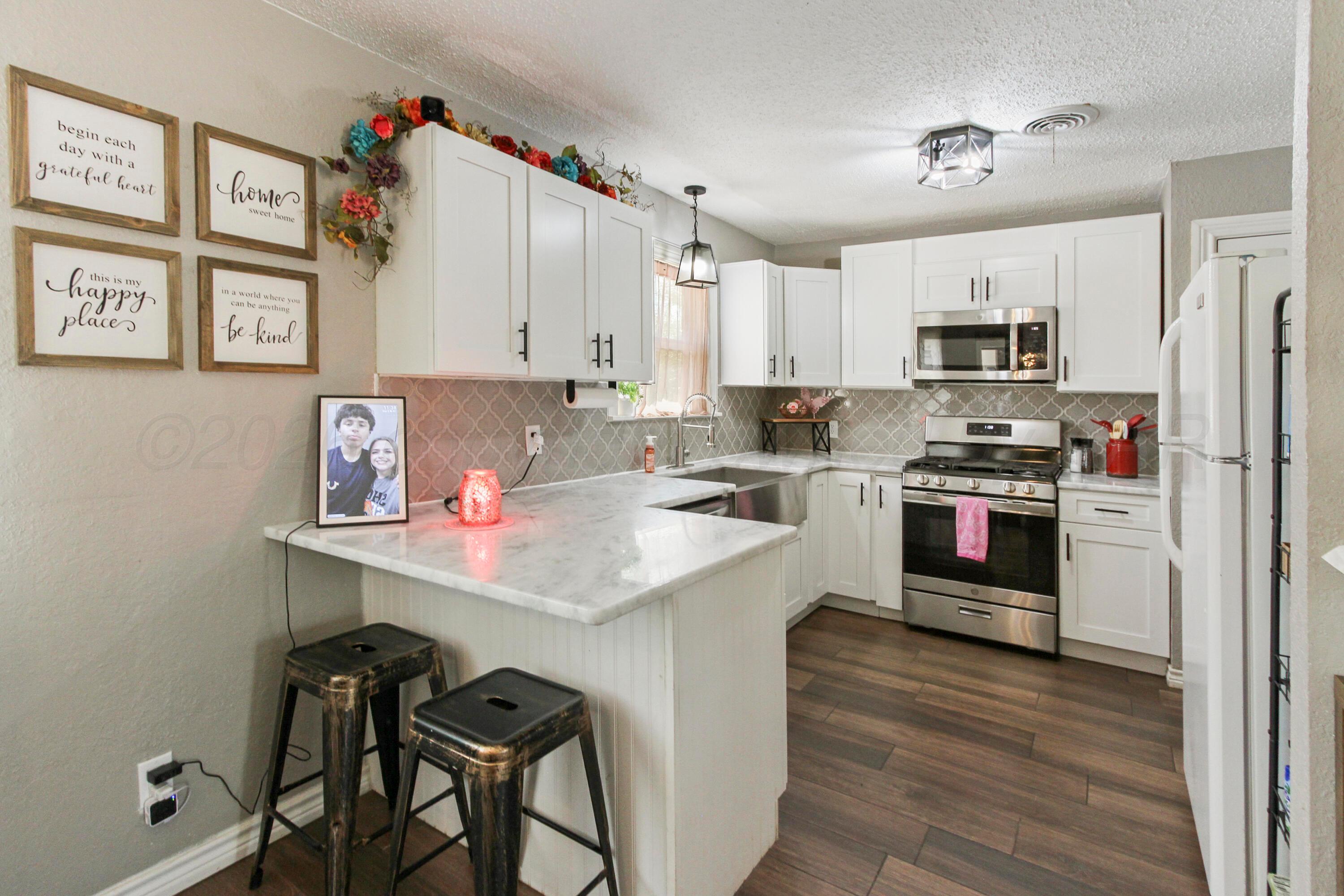 306 S Austin Street Property Photo 6