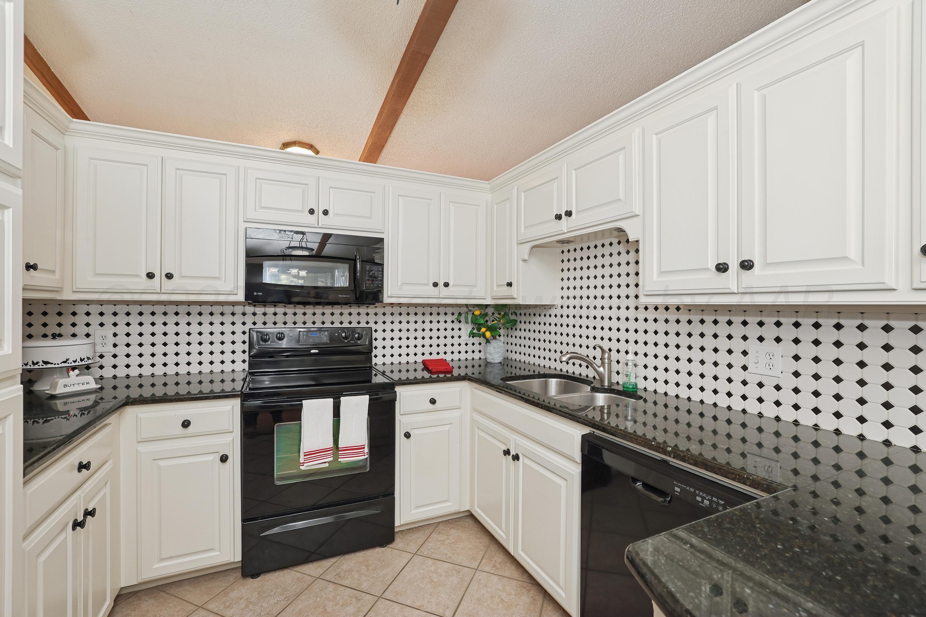 3908 Lenwood Drive Property Photo 12