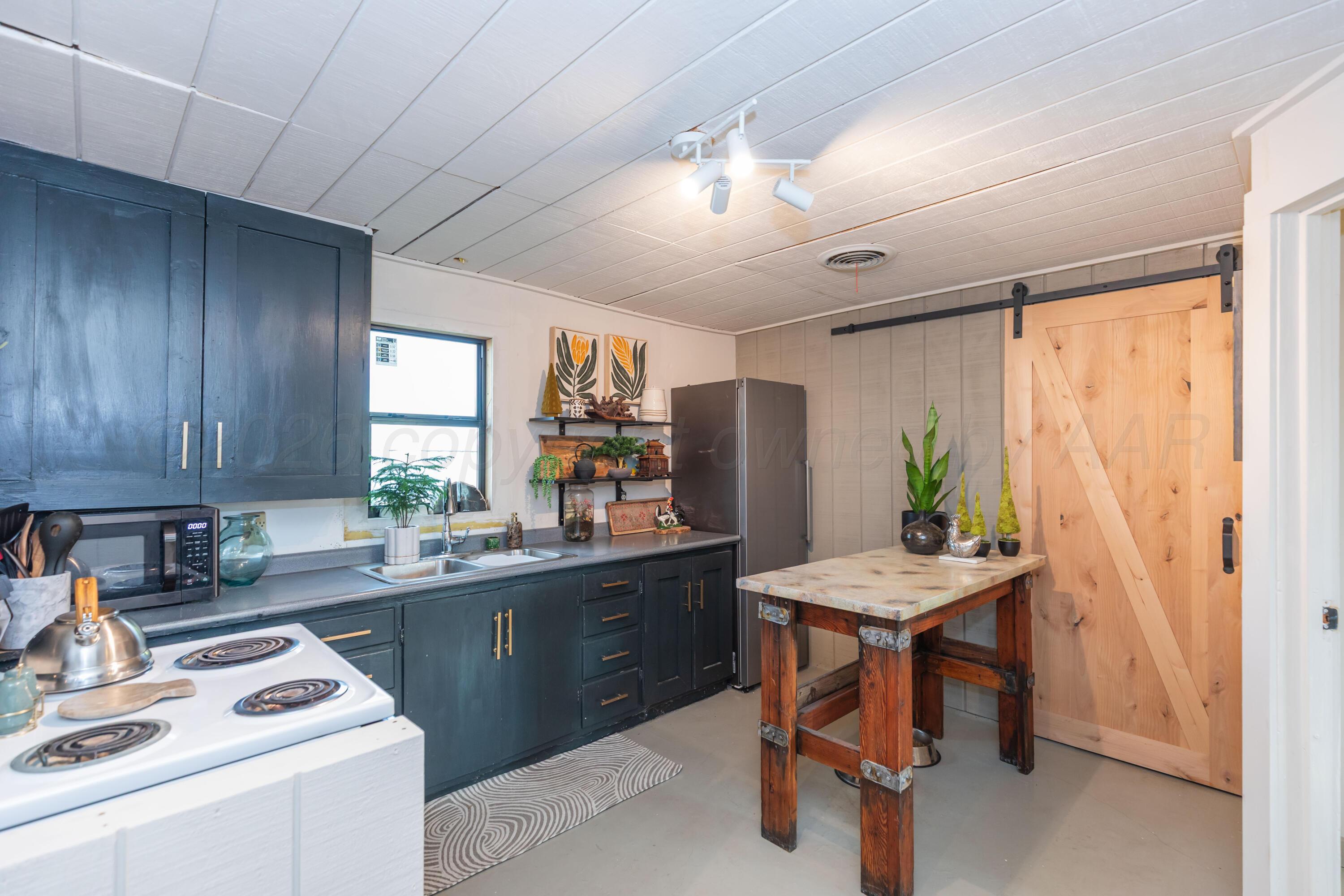 105 N Vine Street Property Photo 3