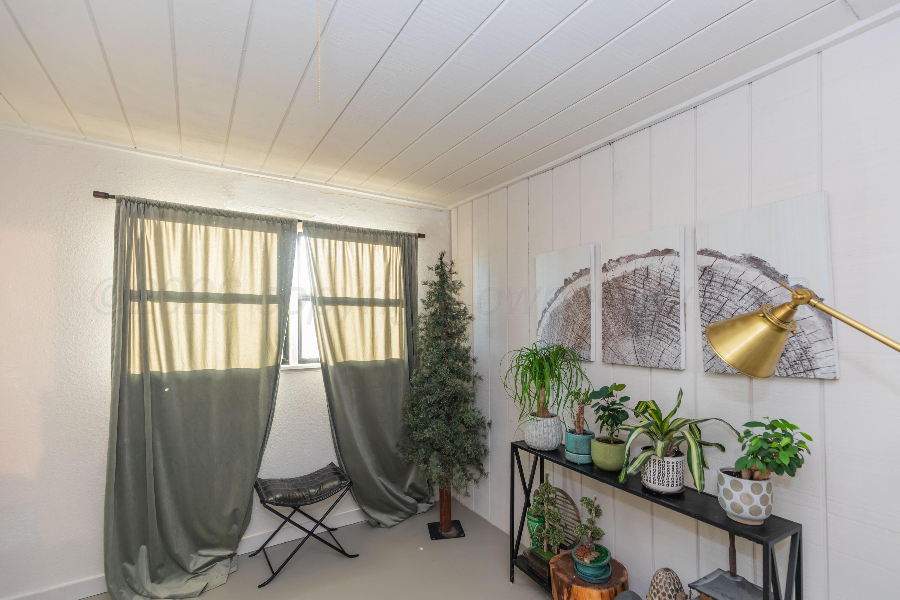 105 N Vine Street Property Photo 5