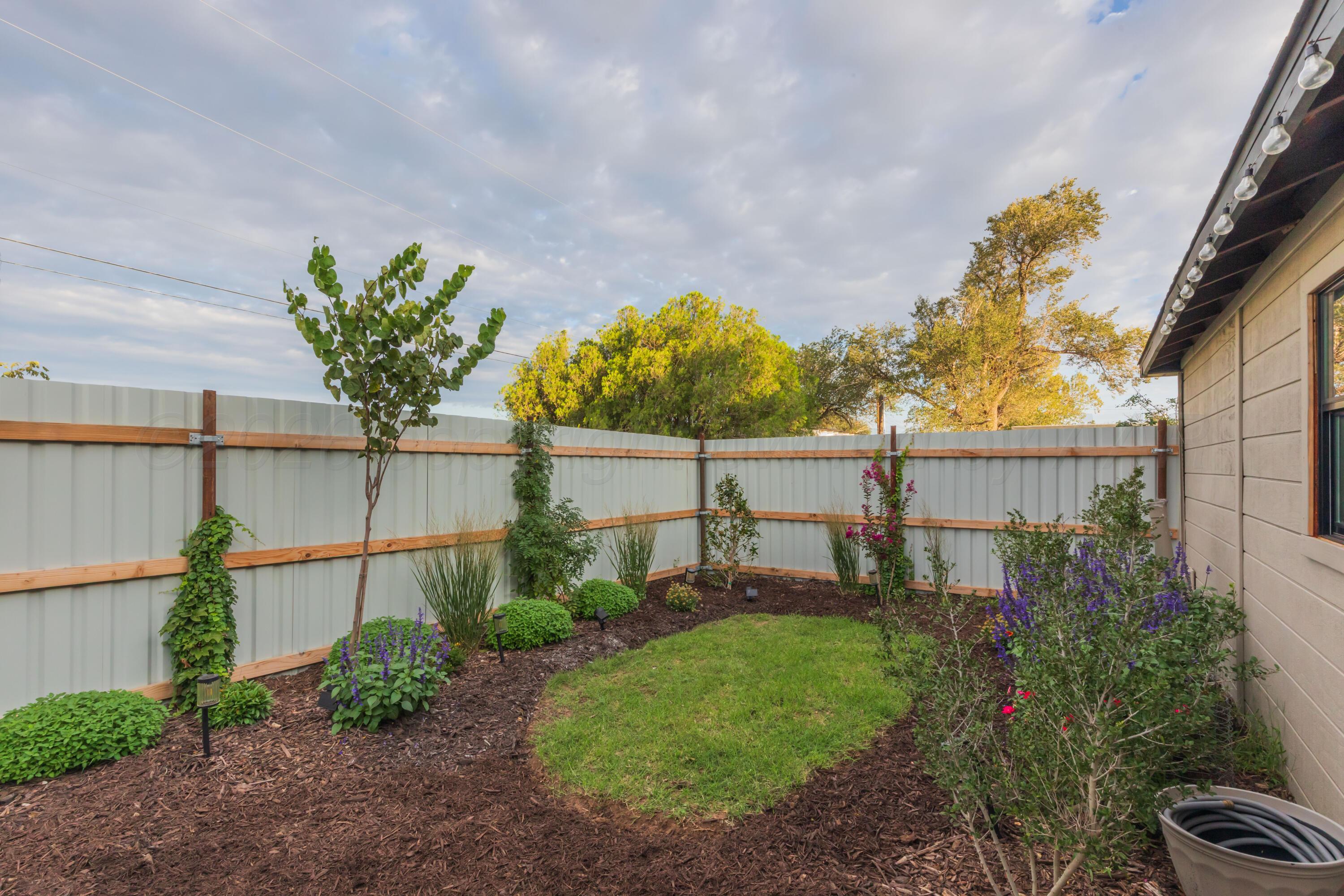 105 N Vine Street Property Photo 7