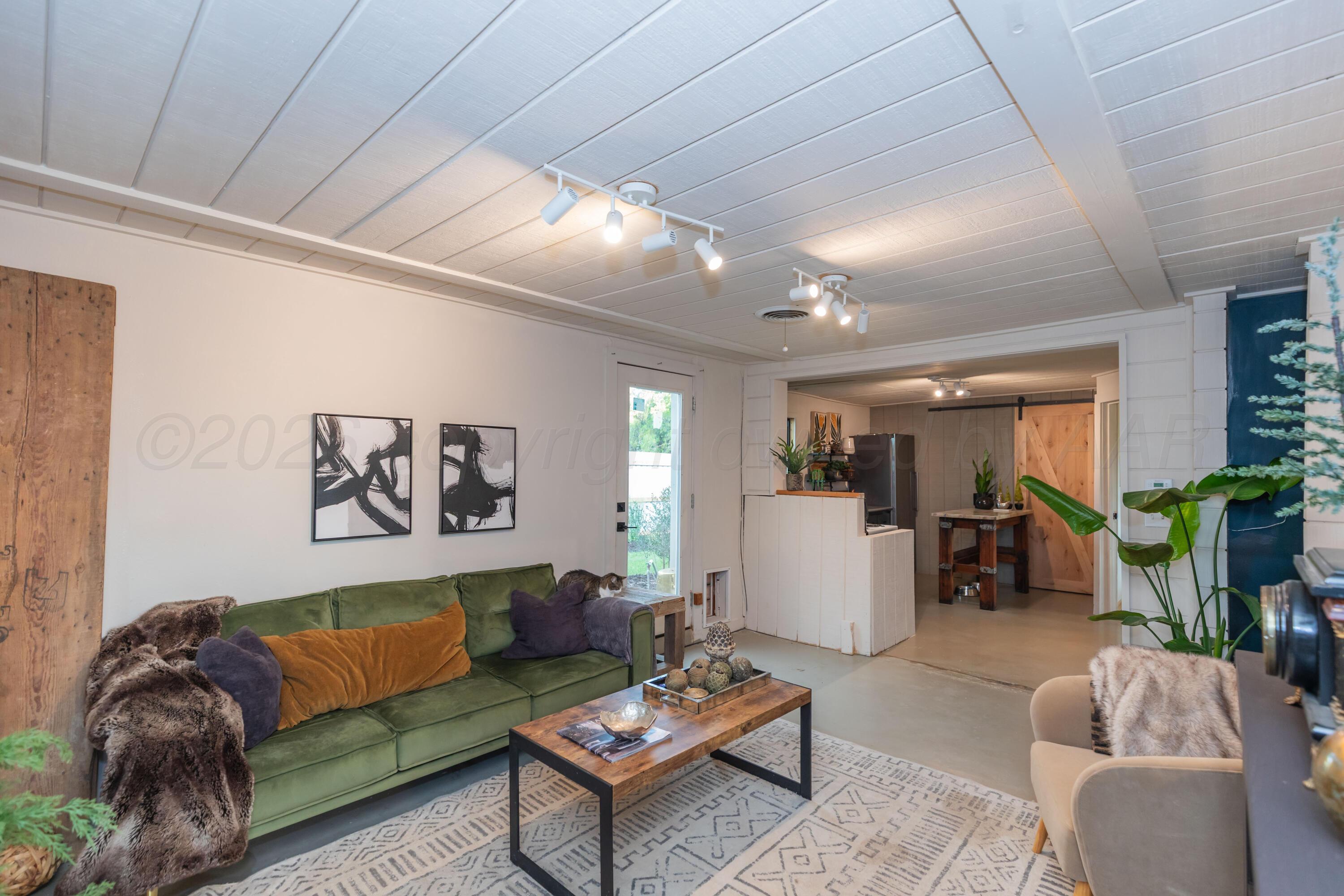 105 N Vine Street Property Photo 11