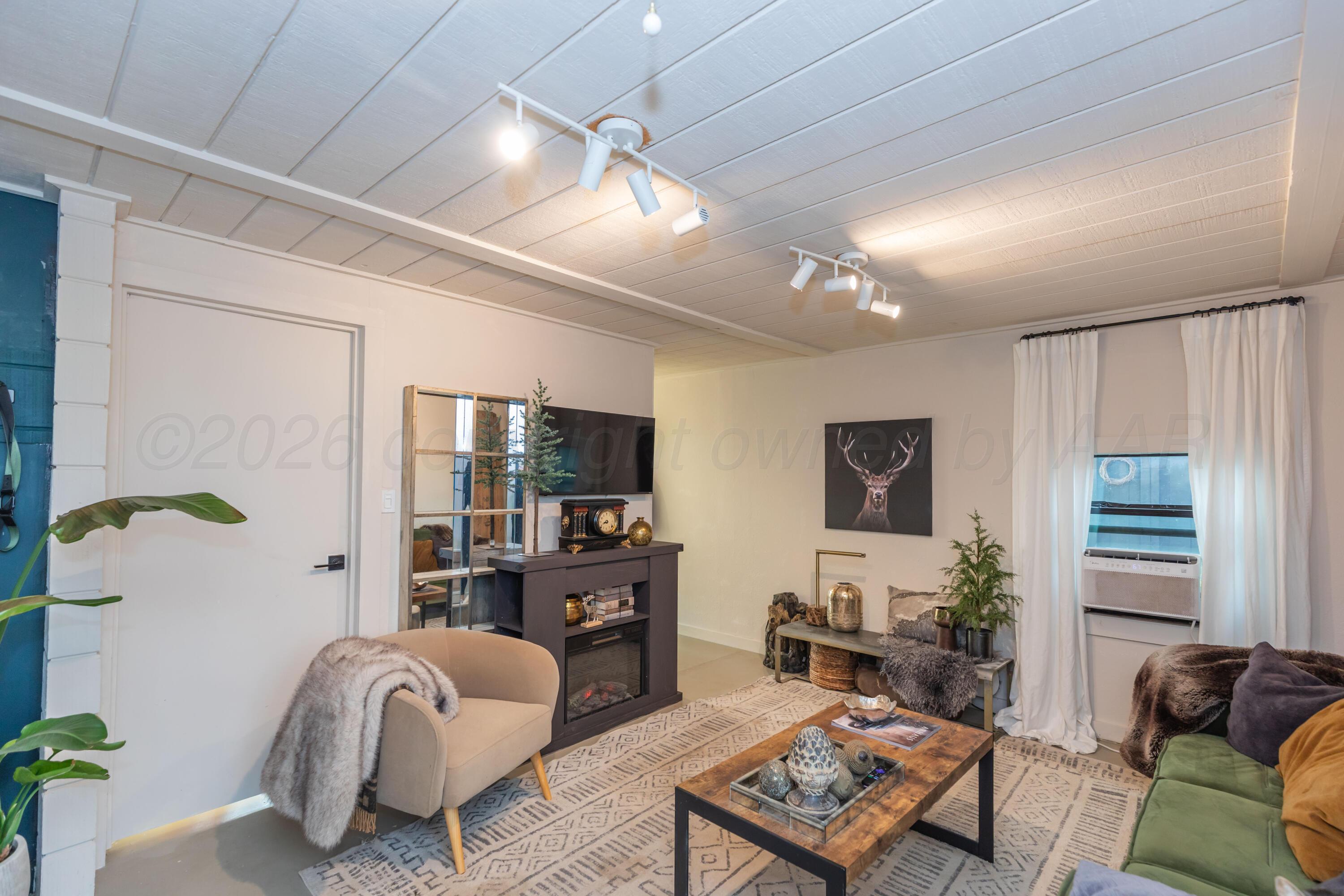 105 N Vine Street Property Photo 12
