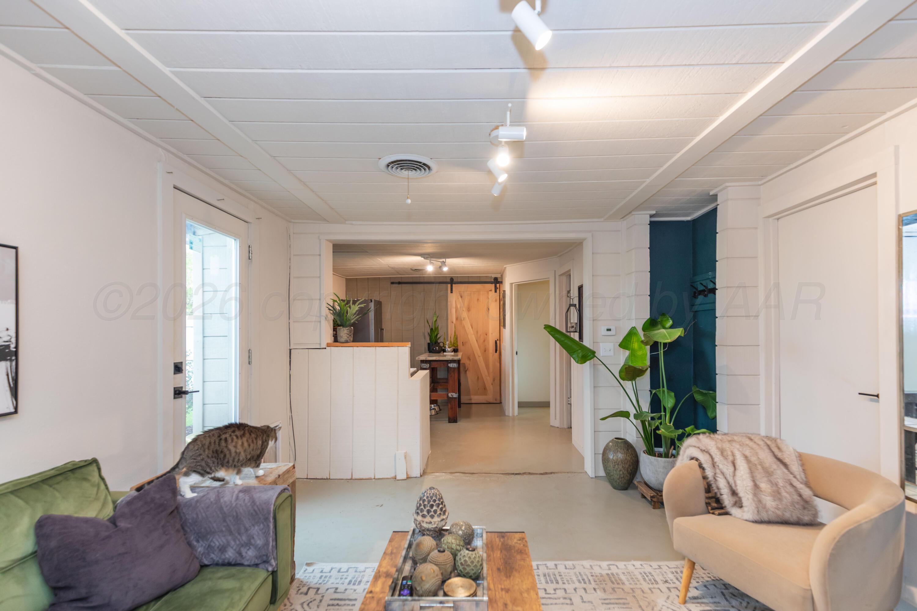 105 N Vine Street Property Photo 13