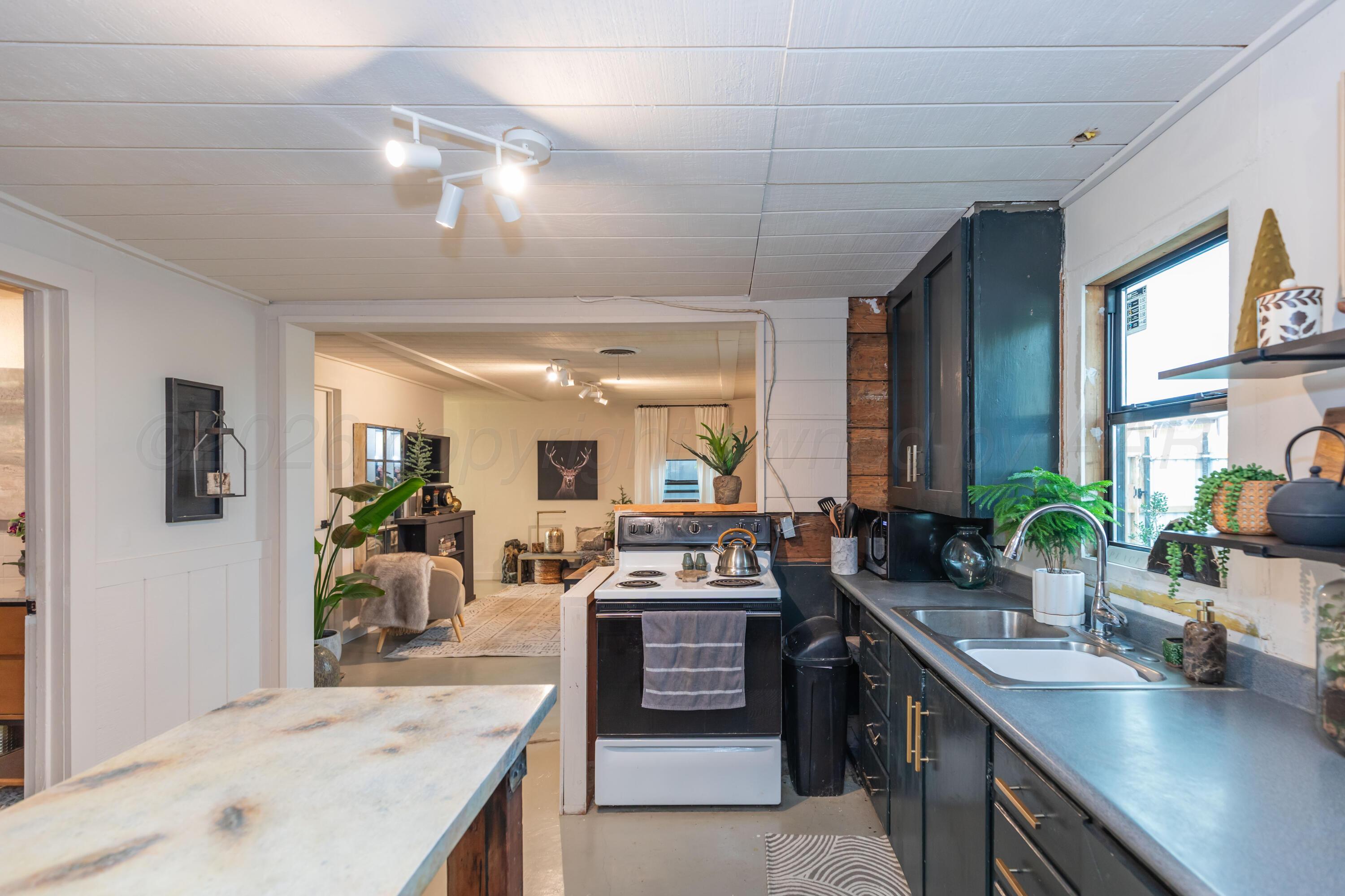 105 N Vine Street Property Photo 14