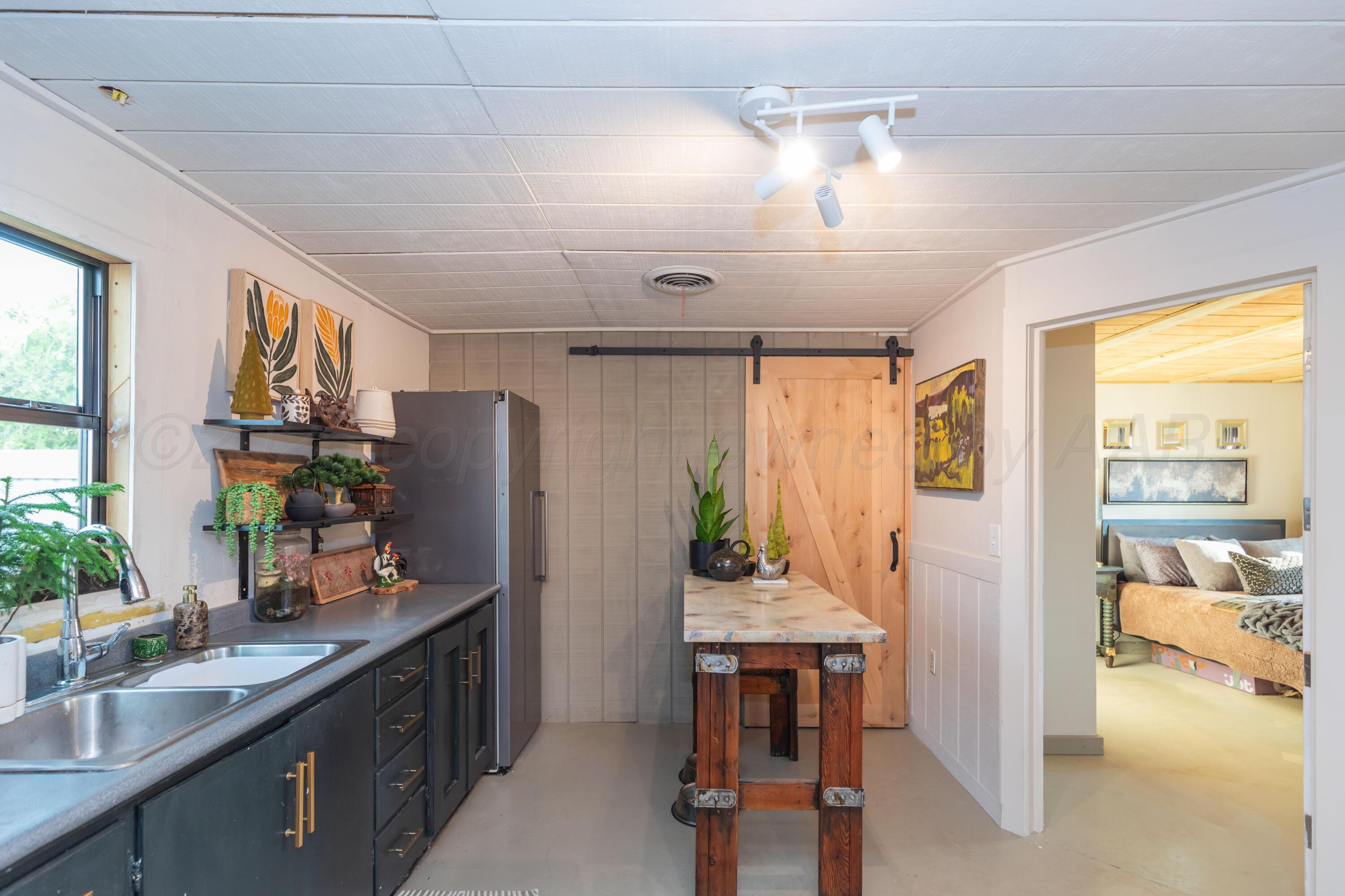 105 N Vine Street Property Photo 15
