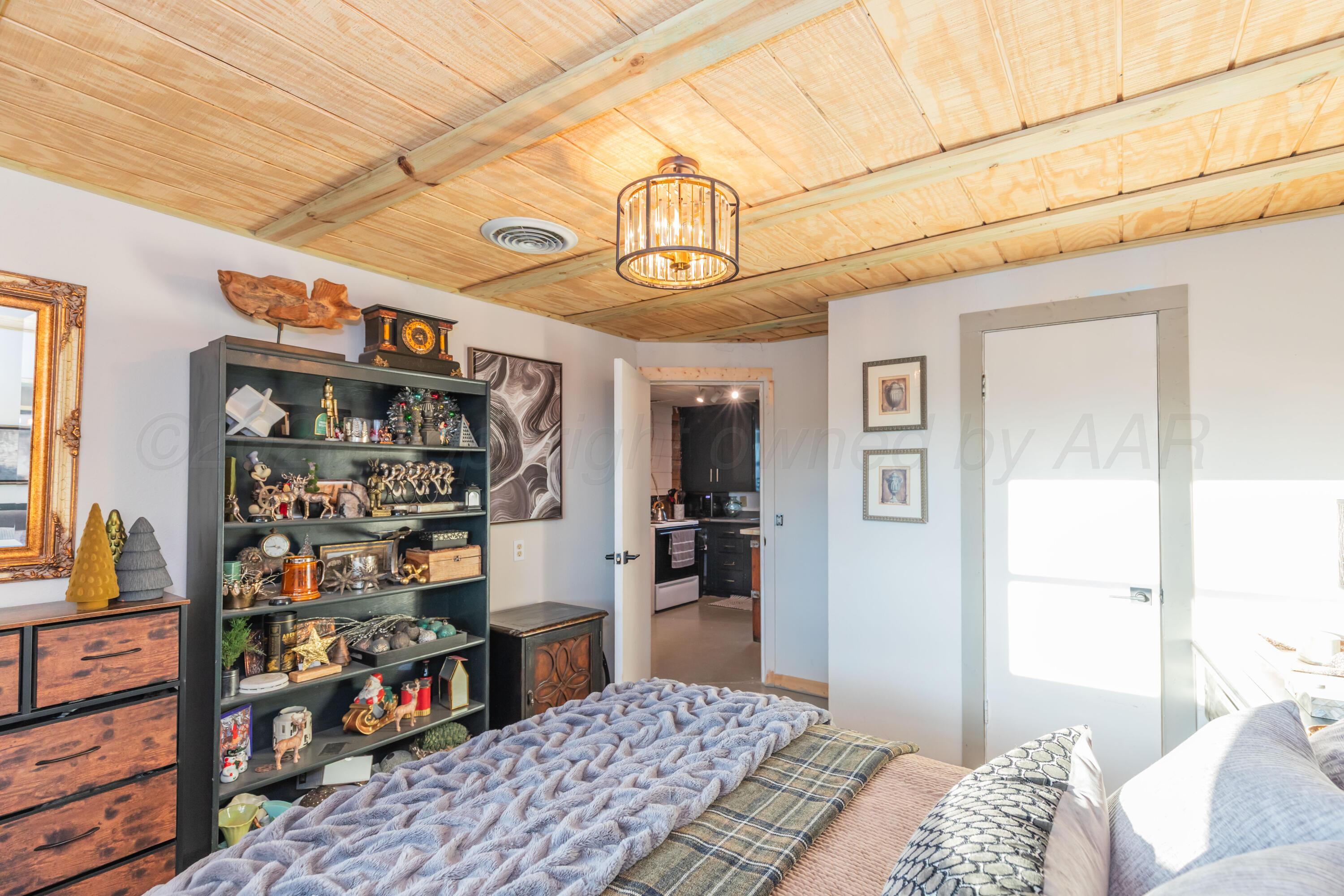 105 N Vine Street Property Photo 19