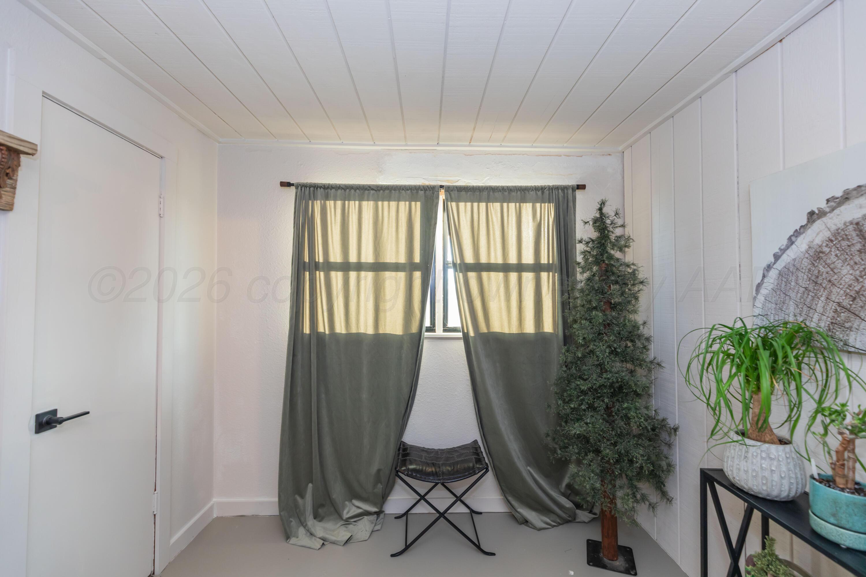 105 N Vine Street Property Photo 22