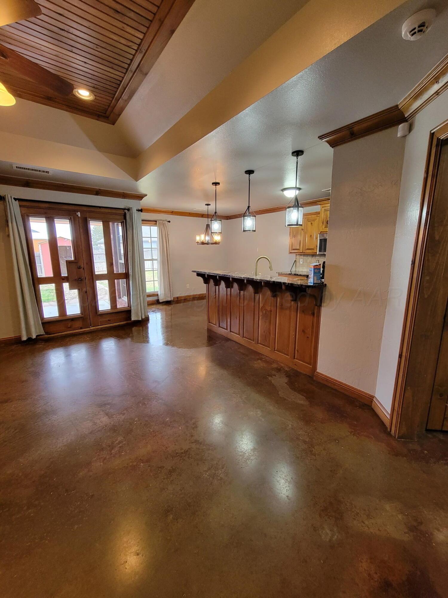 1806 Berkley Court Property Photo 2