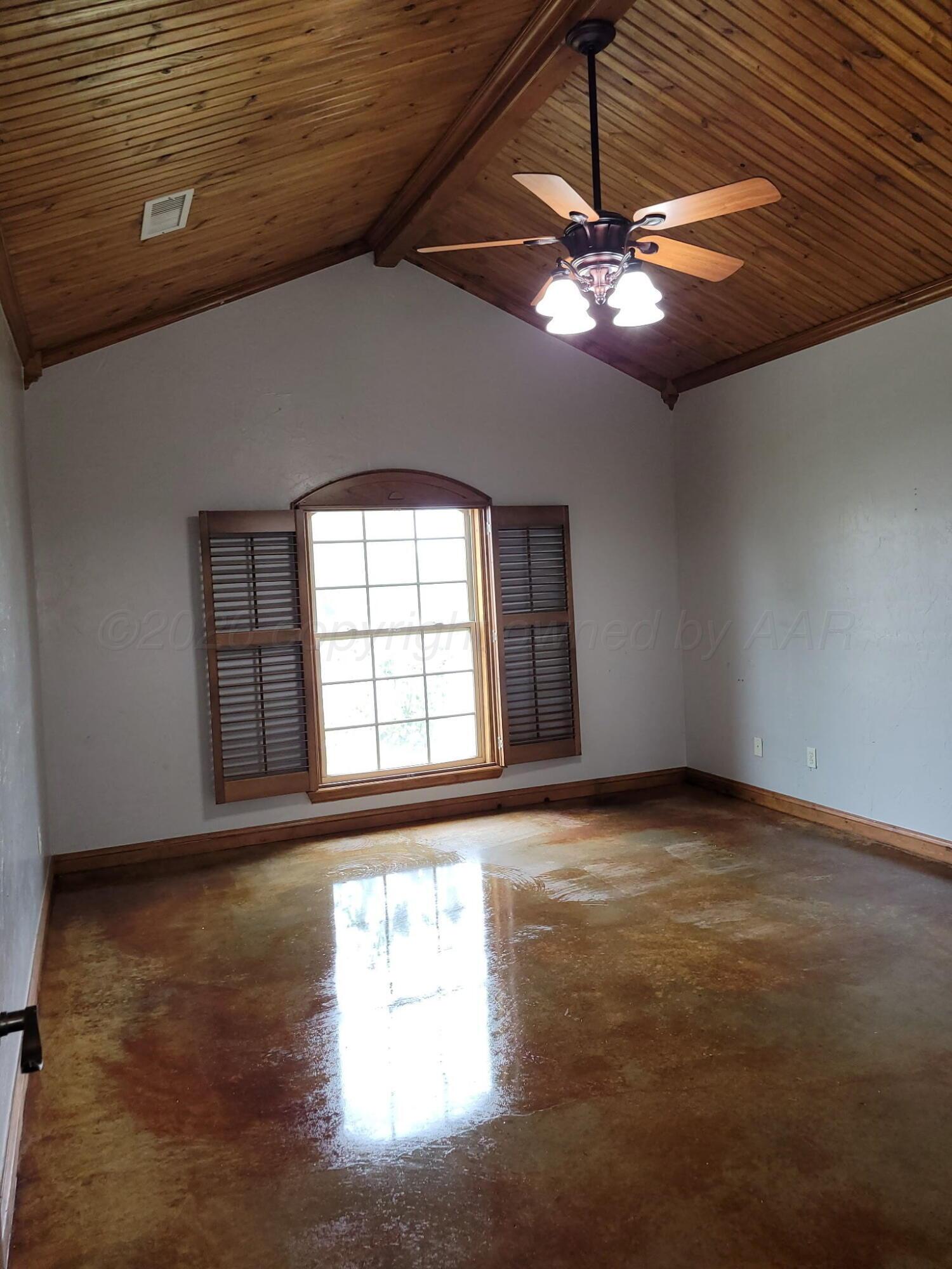 1806 Berkley Court Property Photo 5