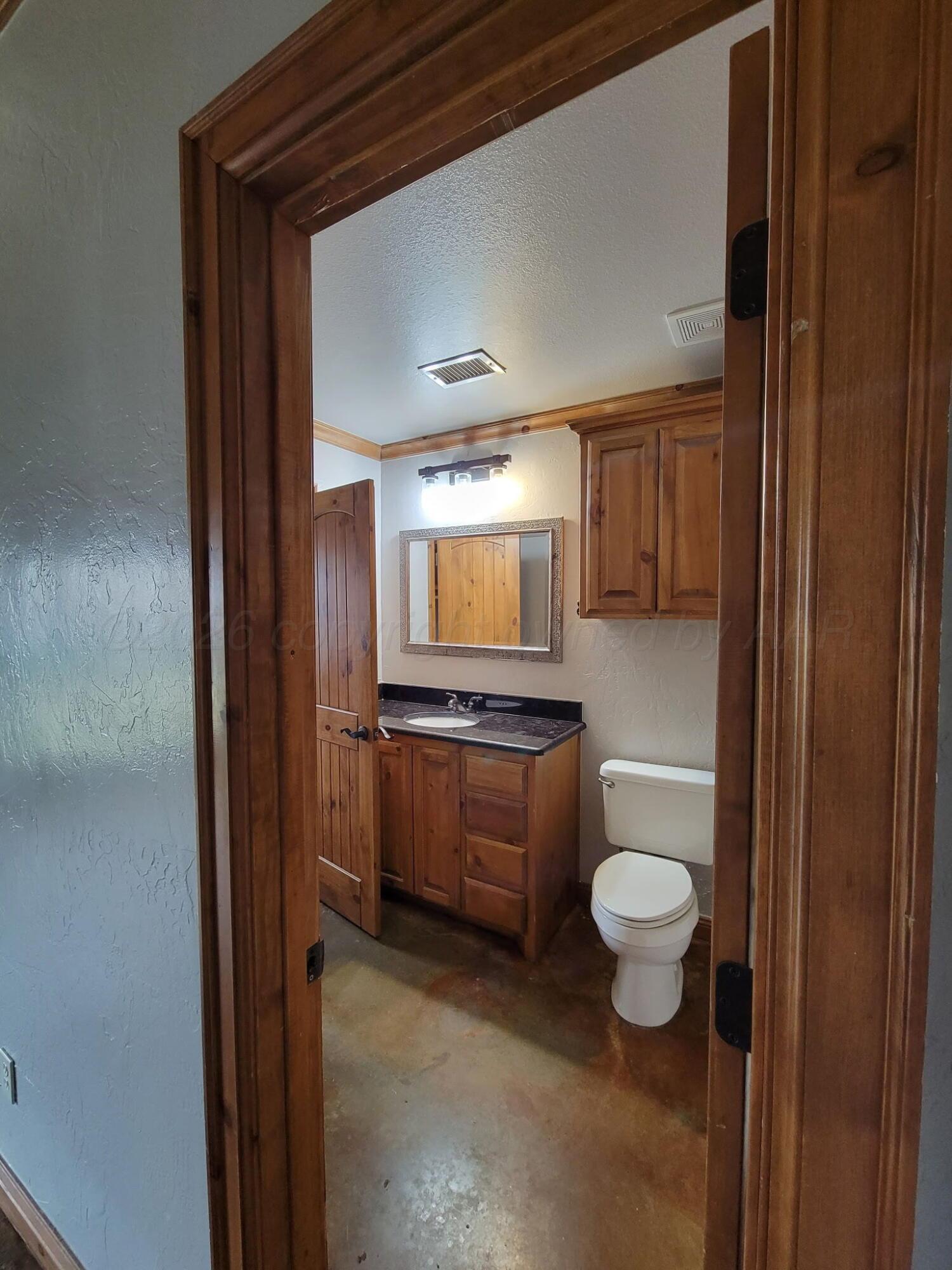 1806 Berkley Court Property Photo 10