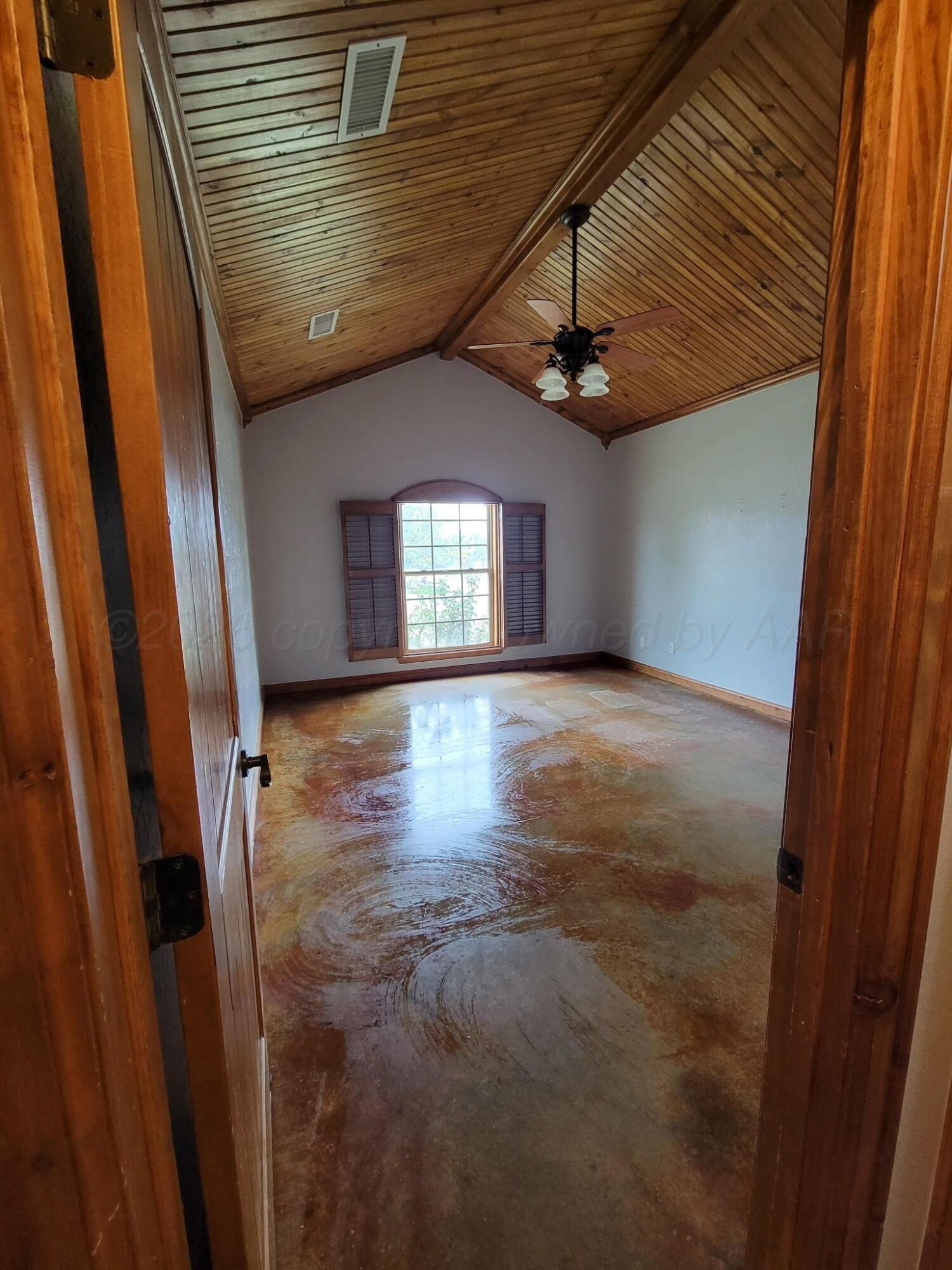 1806 Berkley Court Property Photo 11