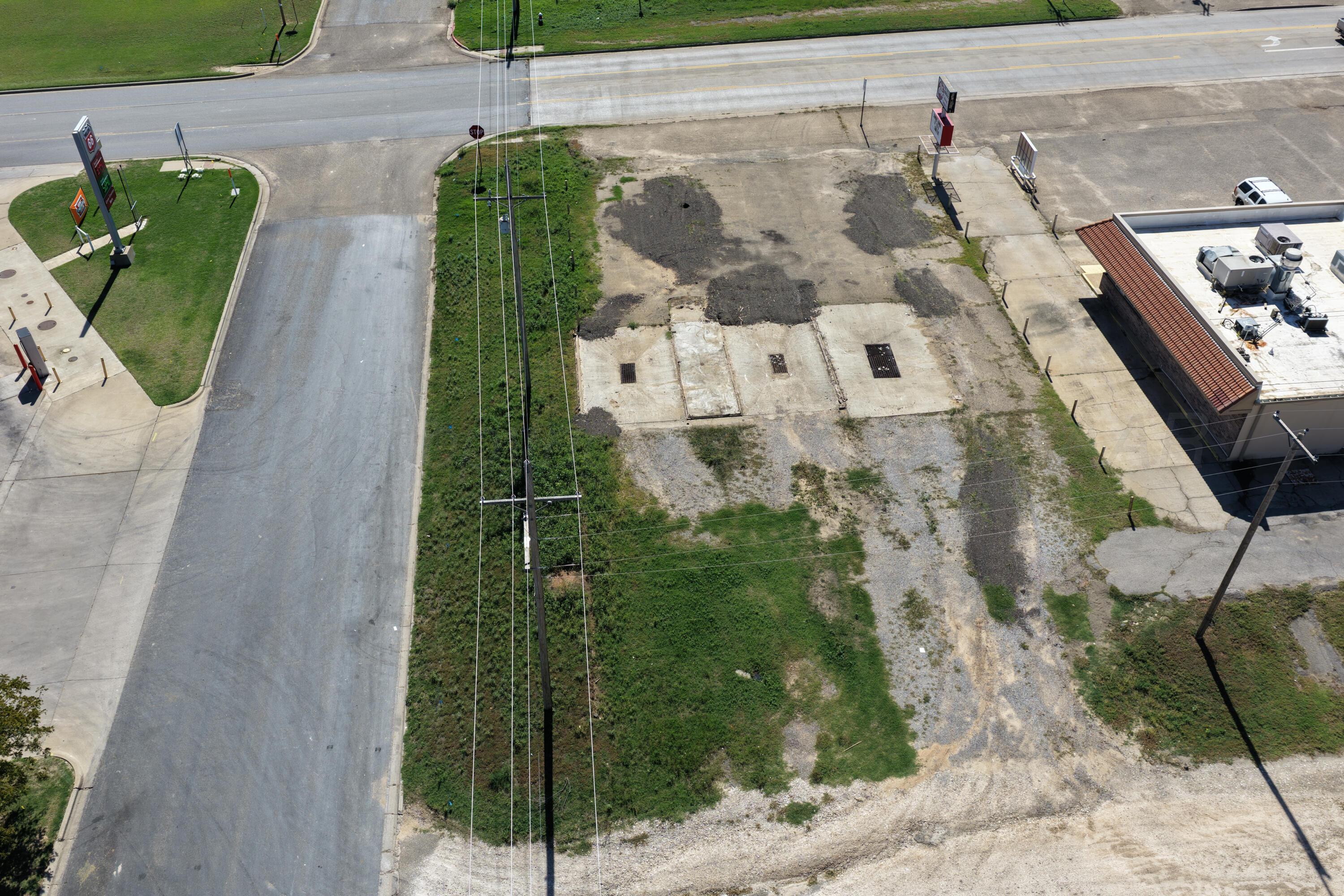 201 E Oklahoma Avenue Property Photo 4